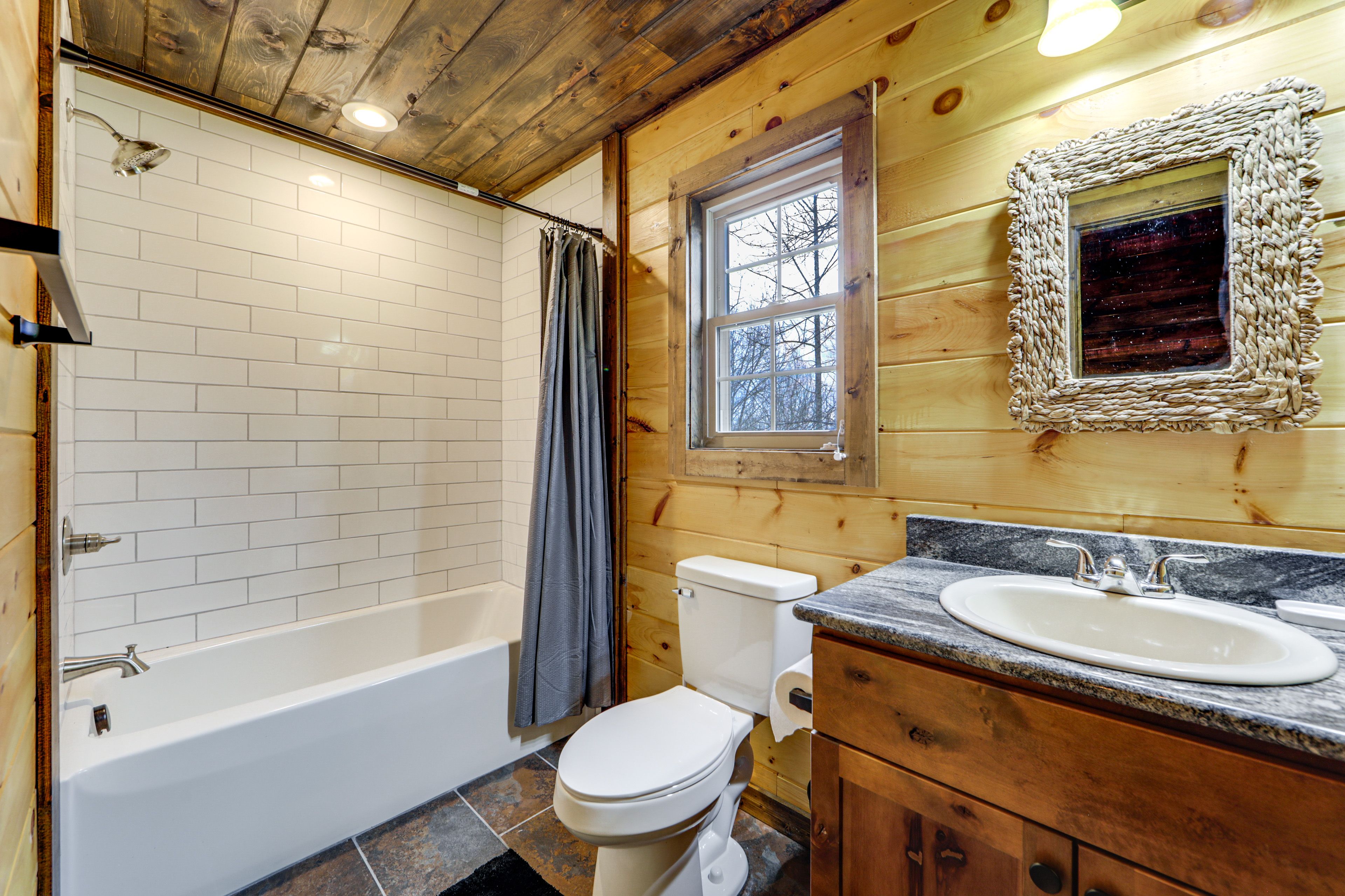 Bathroom | 2nd Floor