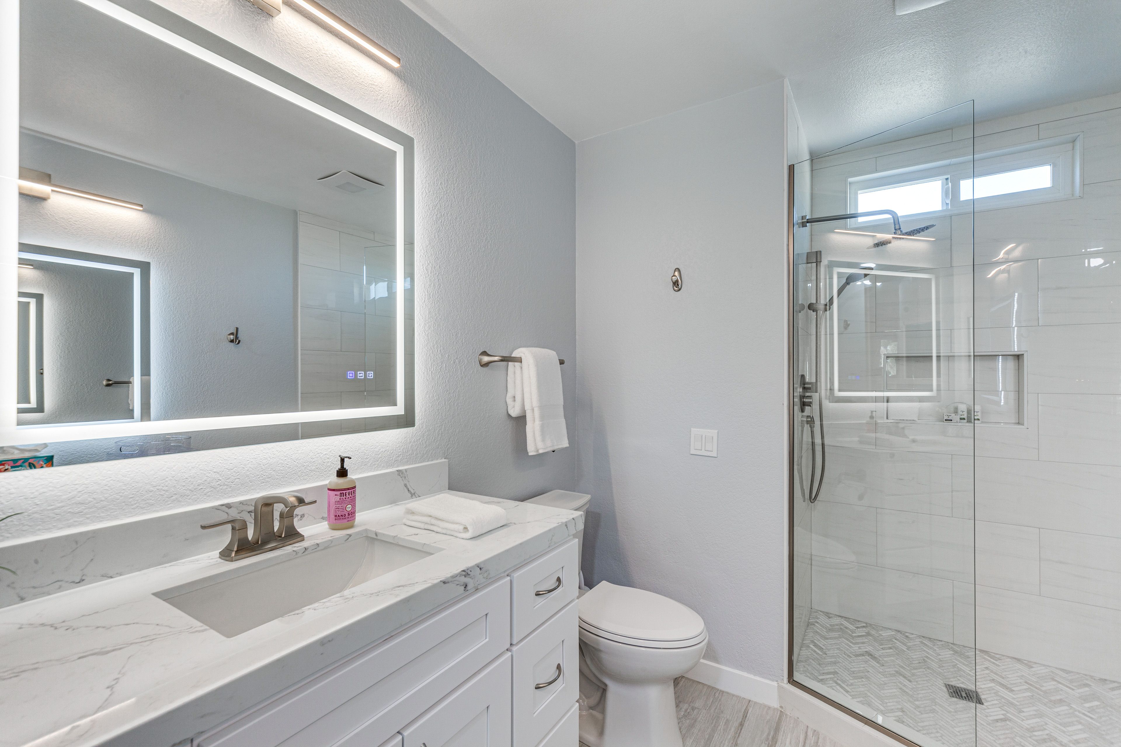 Full Bathroom | Shower | Towels & Linens Provided