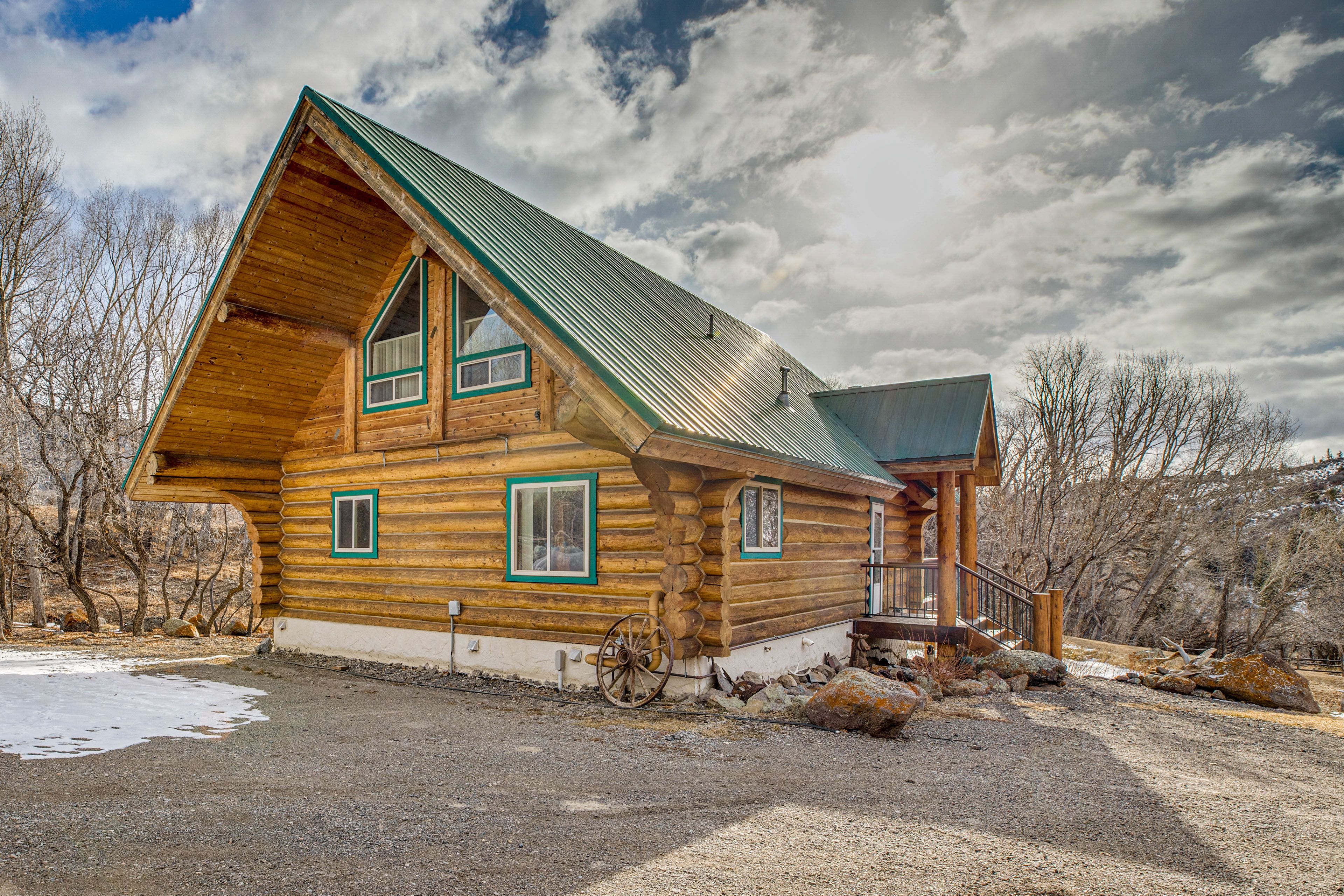 Parking | Gravel Driveway (3 Vehicles) | Small Trailer Parking Allowed On-Site
