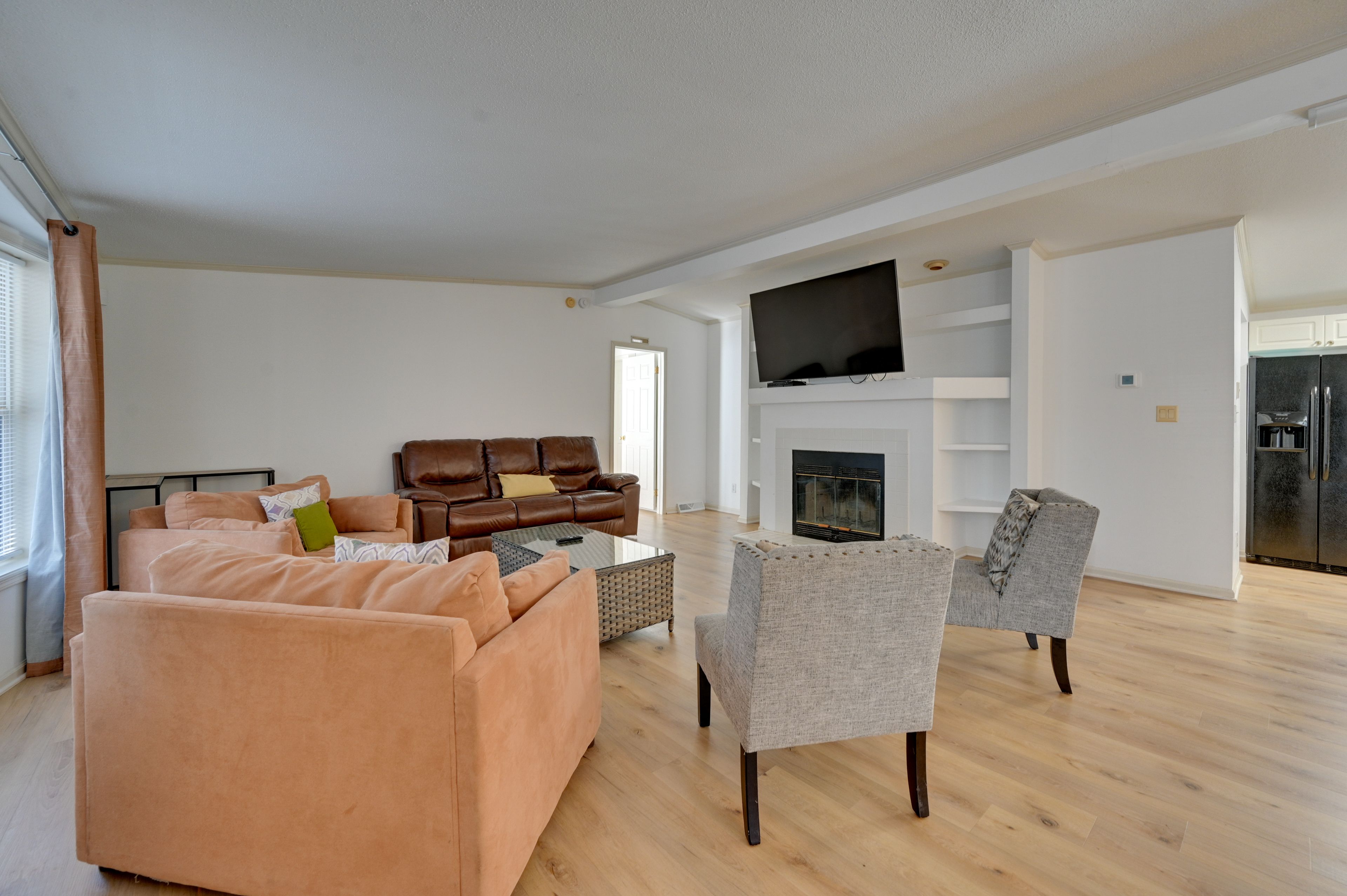 Living Room | Free WiFi | Central A/C & Heat