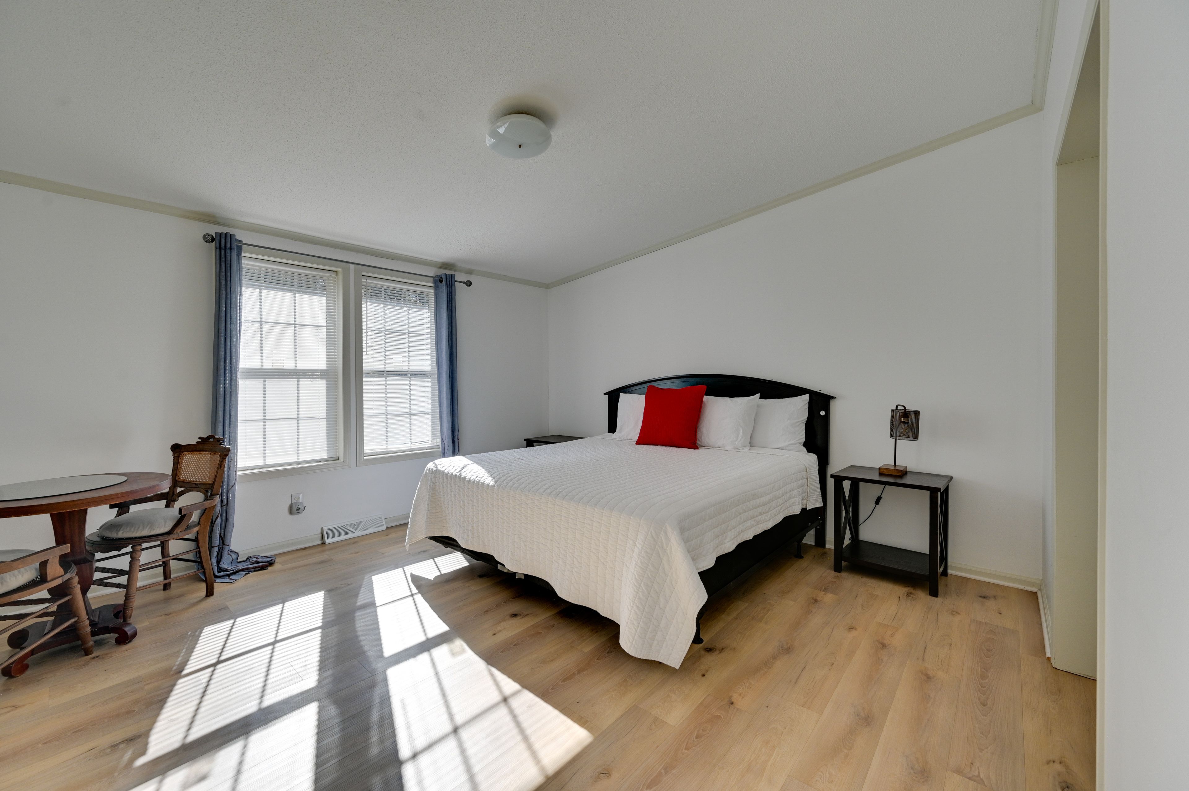 Bedroom 1 | King Bed