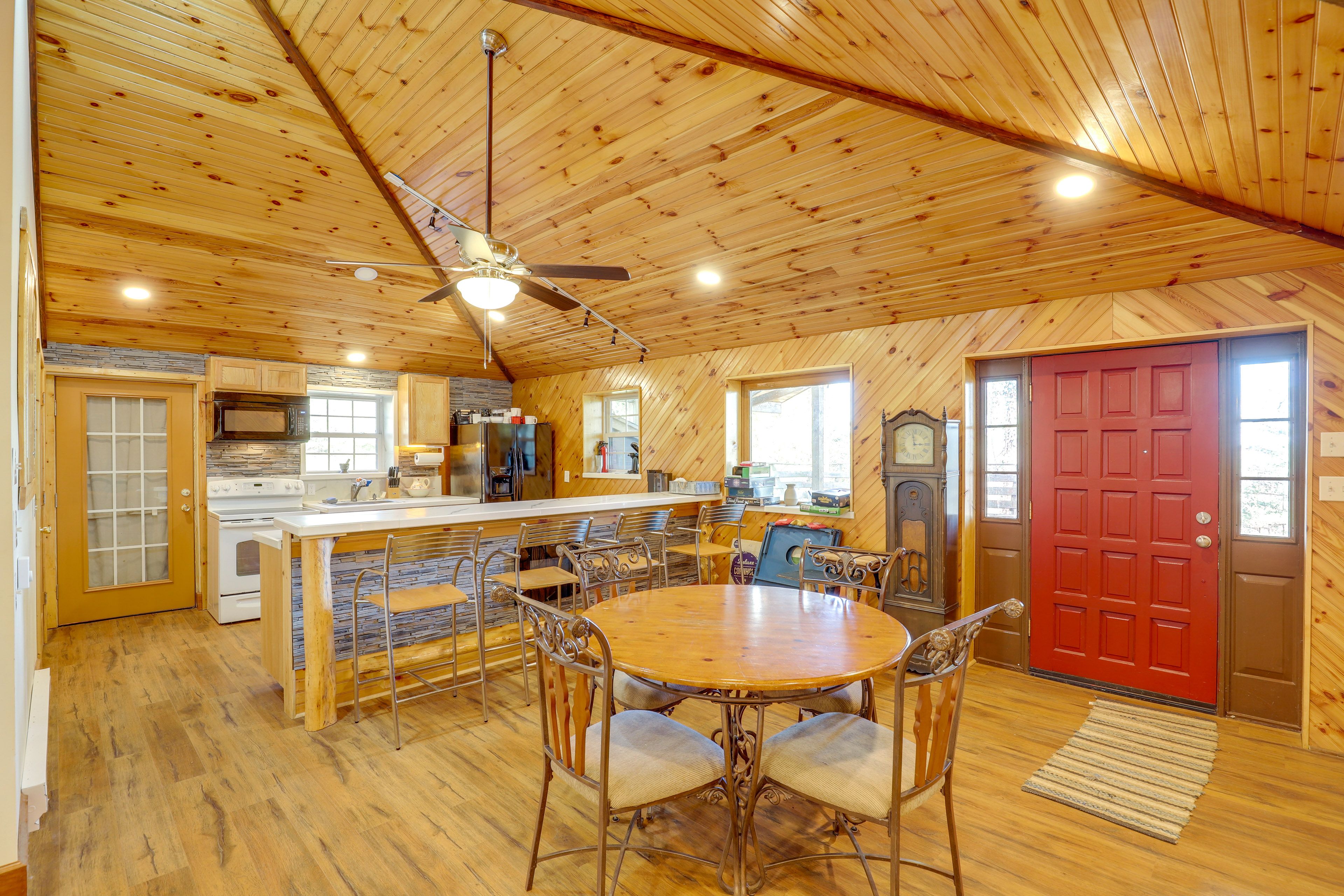 Clubhouse Kitchen (for paid events only, not available for guest use)