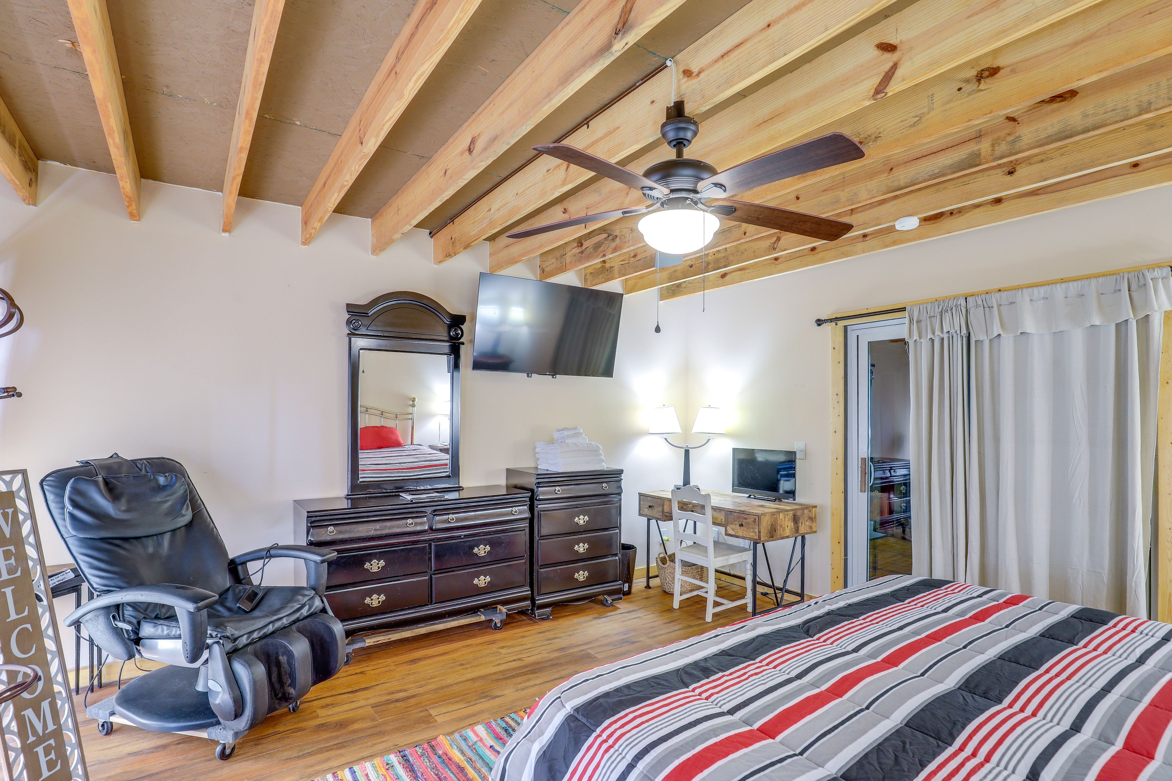 Bedroom 2 | King Bed | 1st Floor