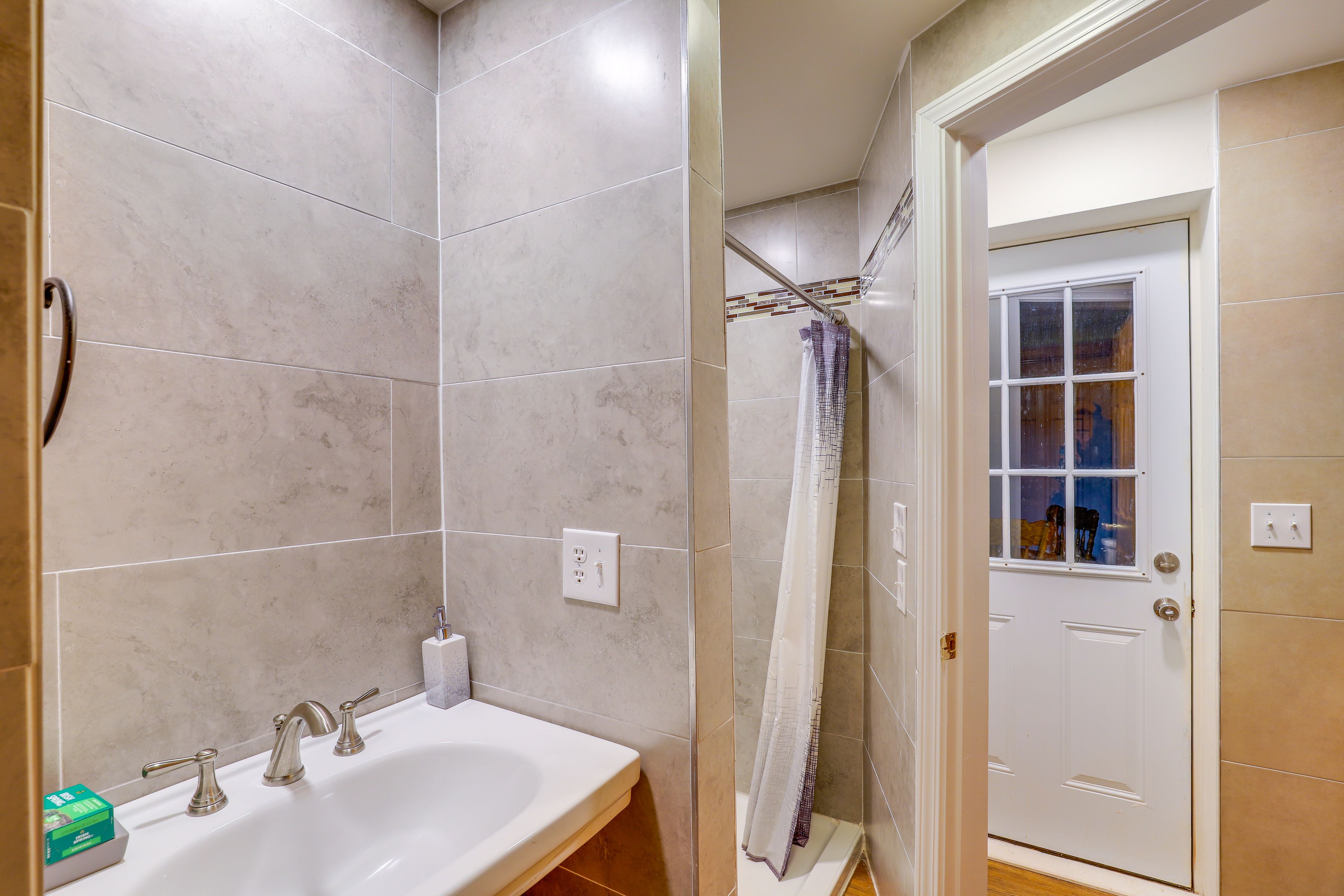 Bathroom | 1st Floor