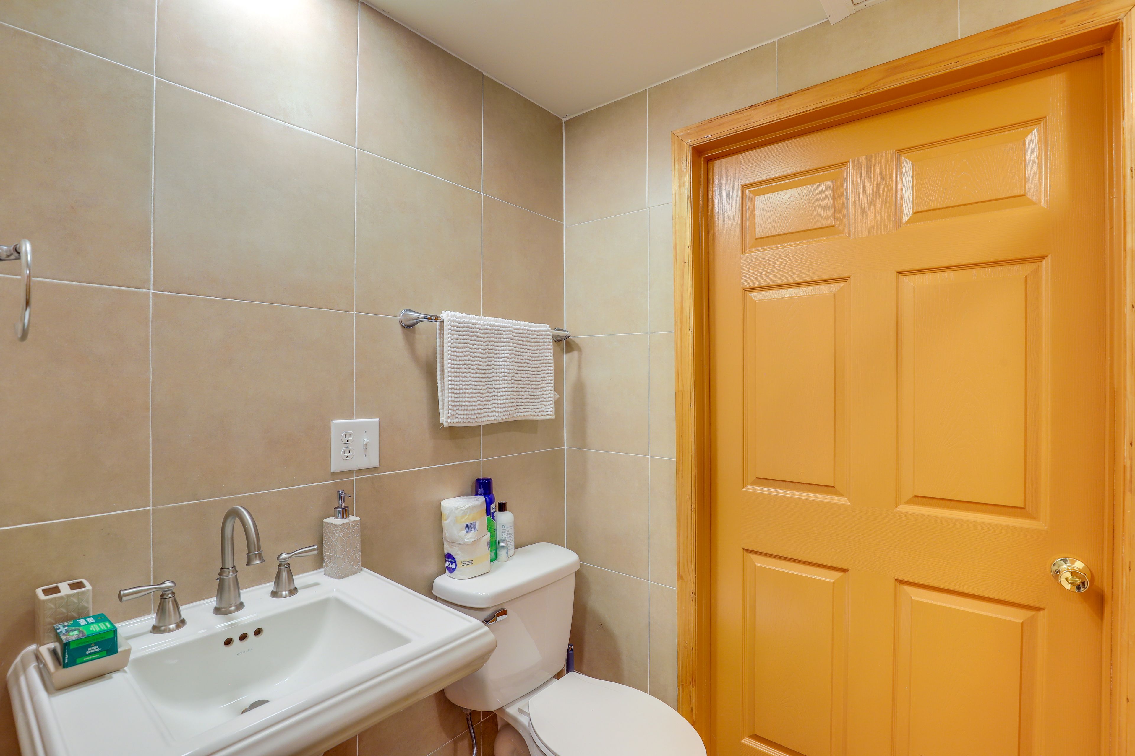 Bathroom | 1st Floor