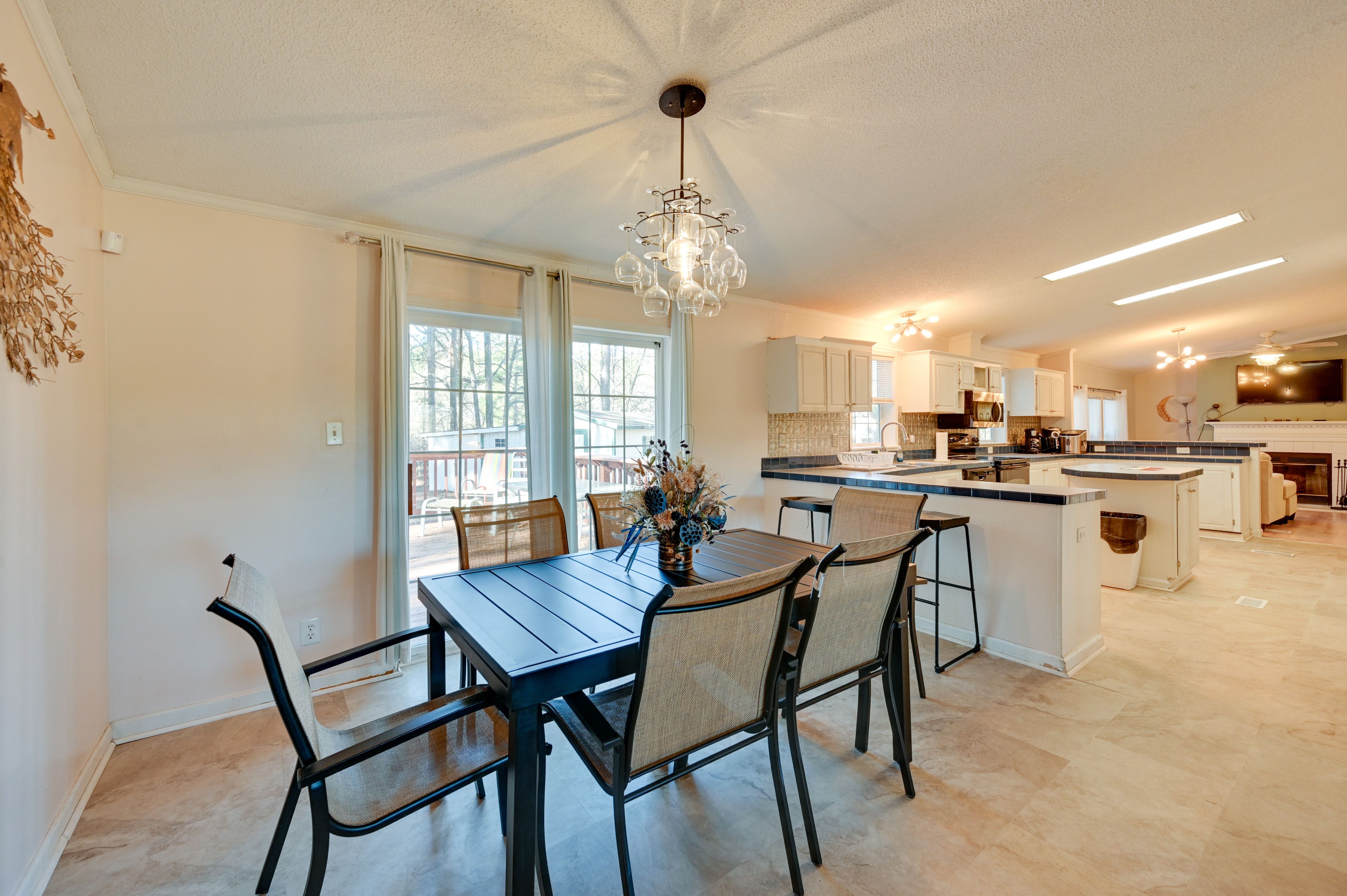 Dining Table | Dishware & Flatware