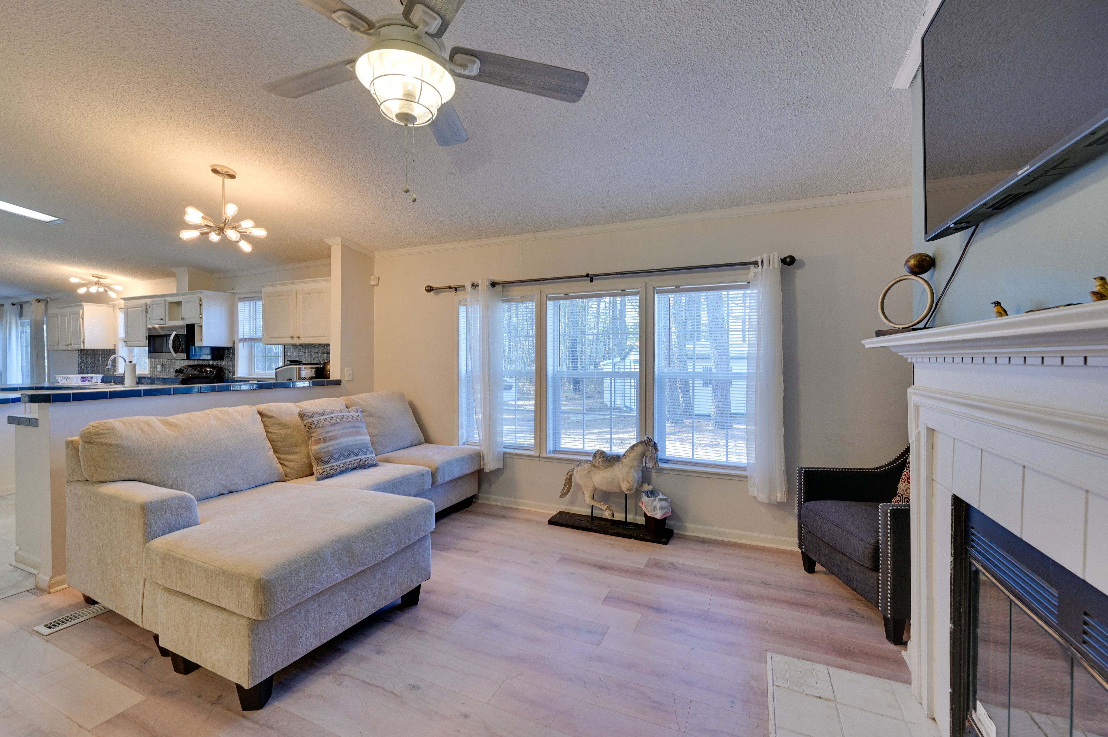 Living Room | Fireplace