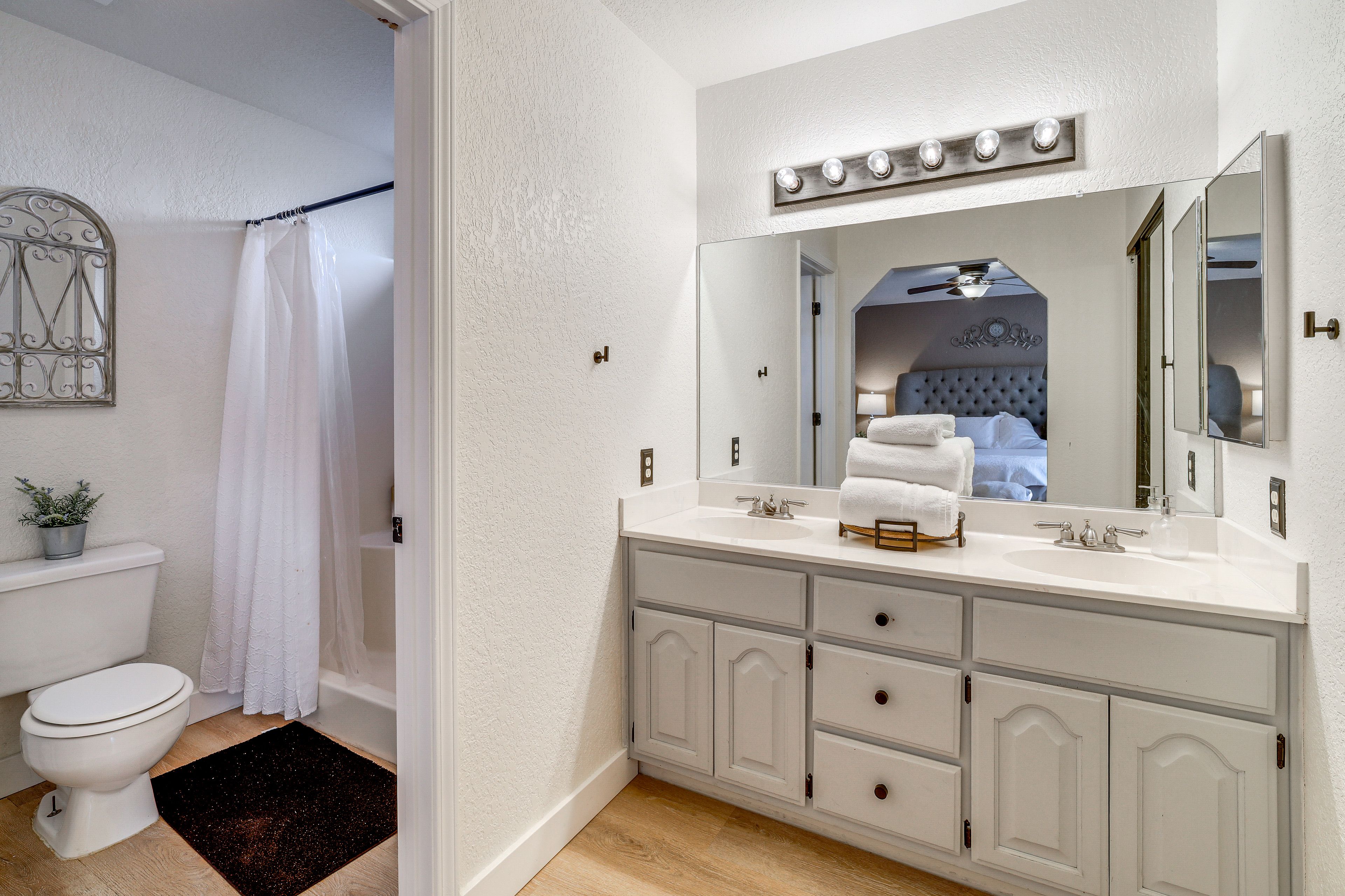 En-Suite Bathroom | Towels Provided