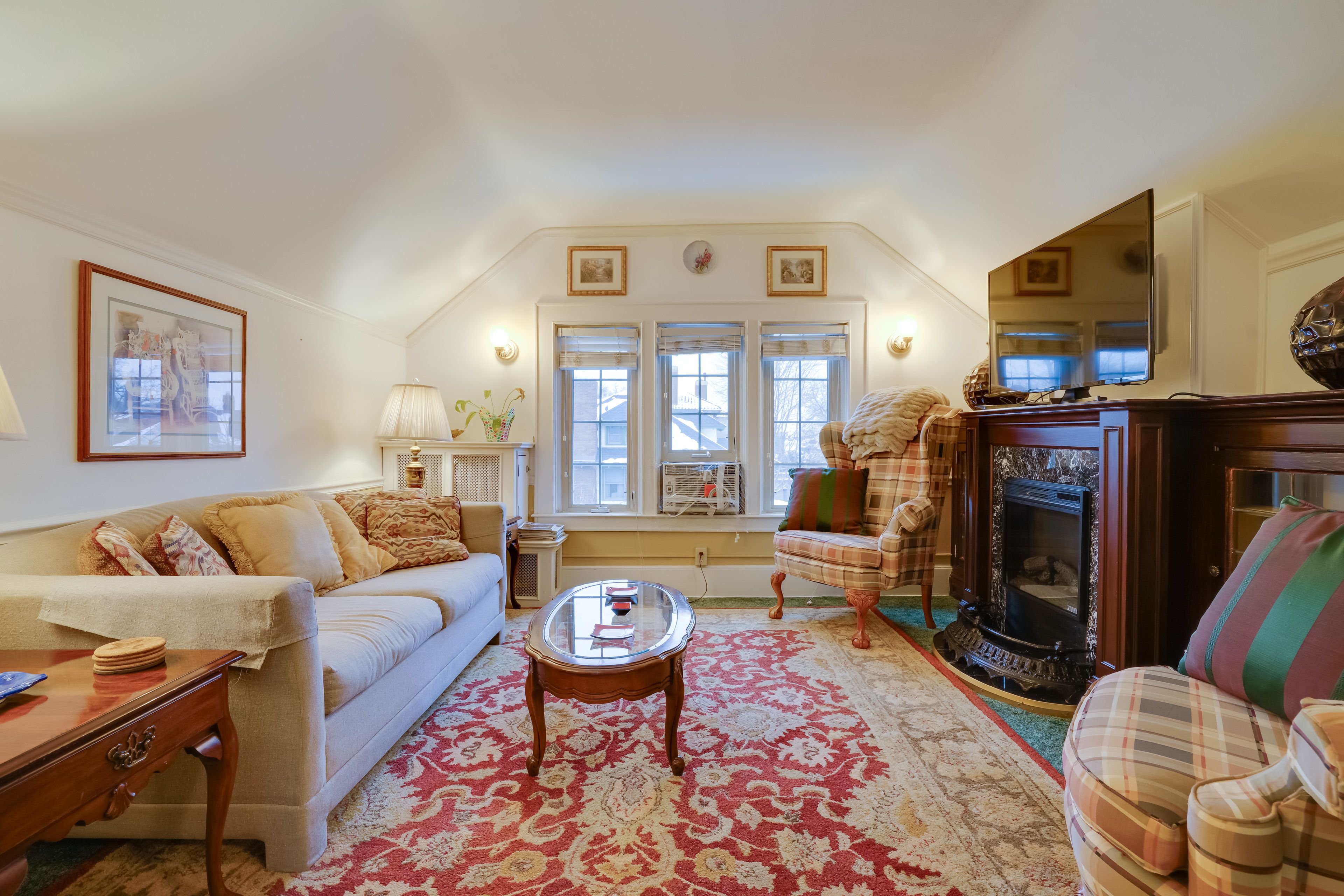 Living Room | Queen Sleeper Sofa | Electric Fireplace | Free WiFi