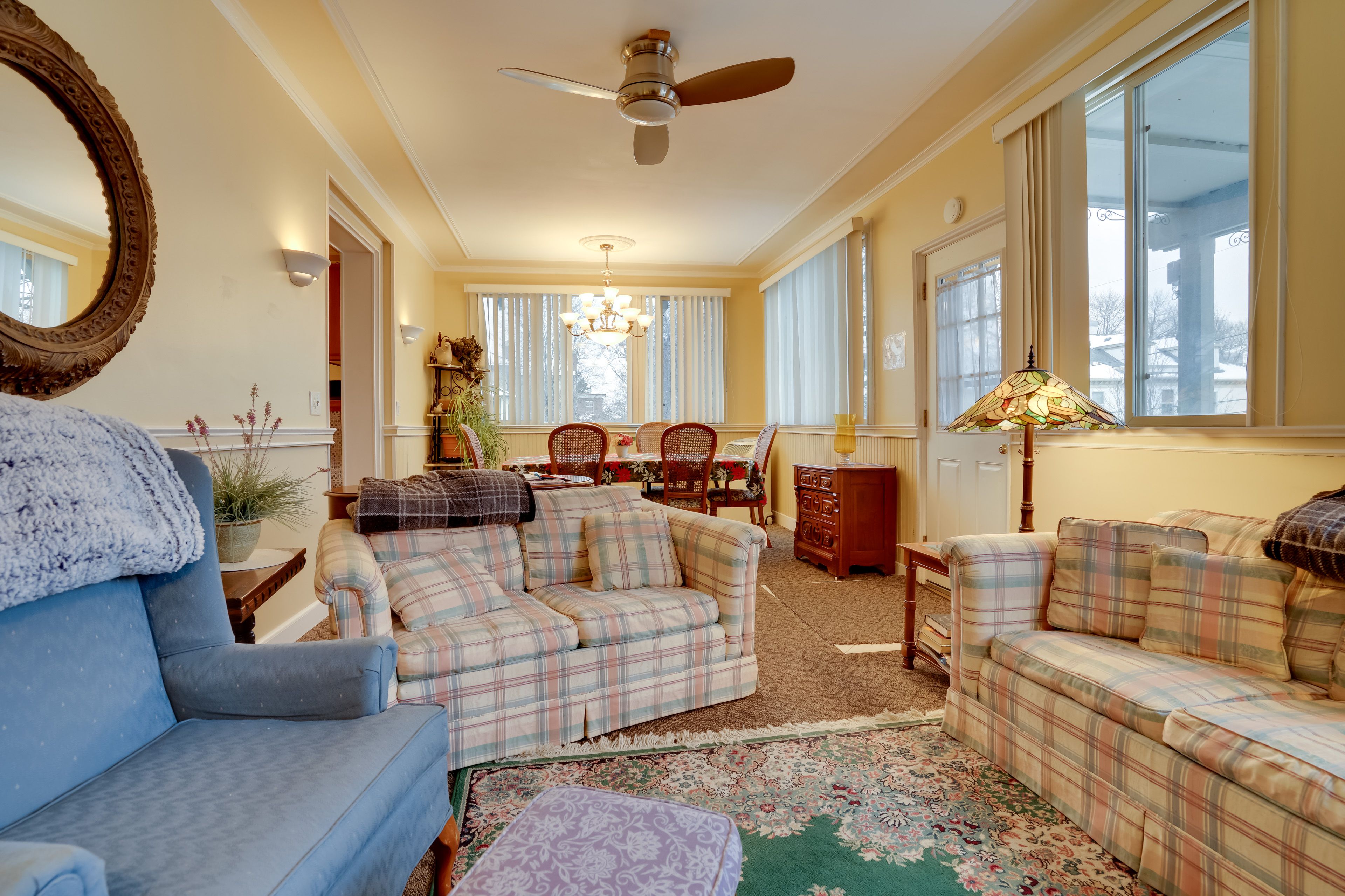 Family Room | Fireplace | Free WiFi | Smart TV