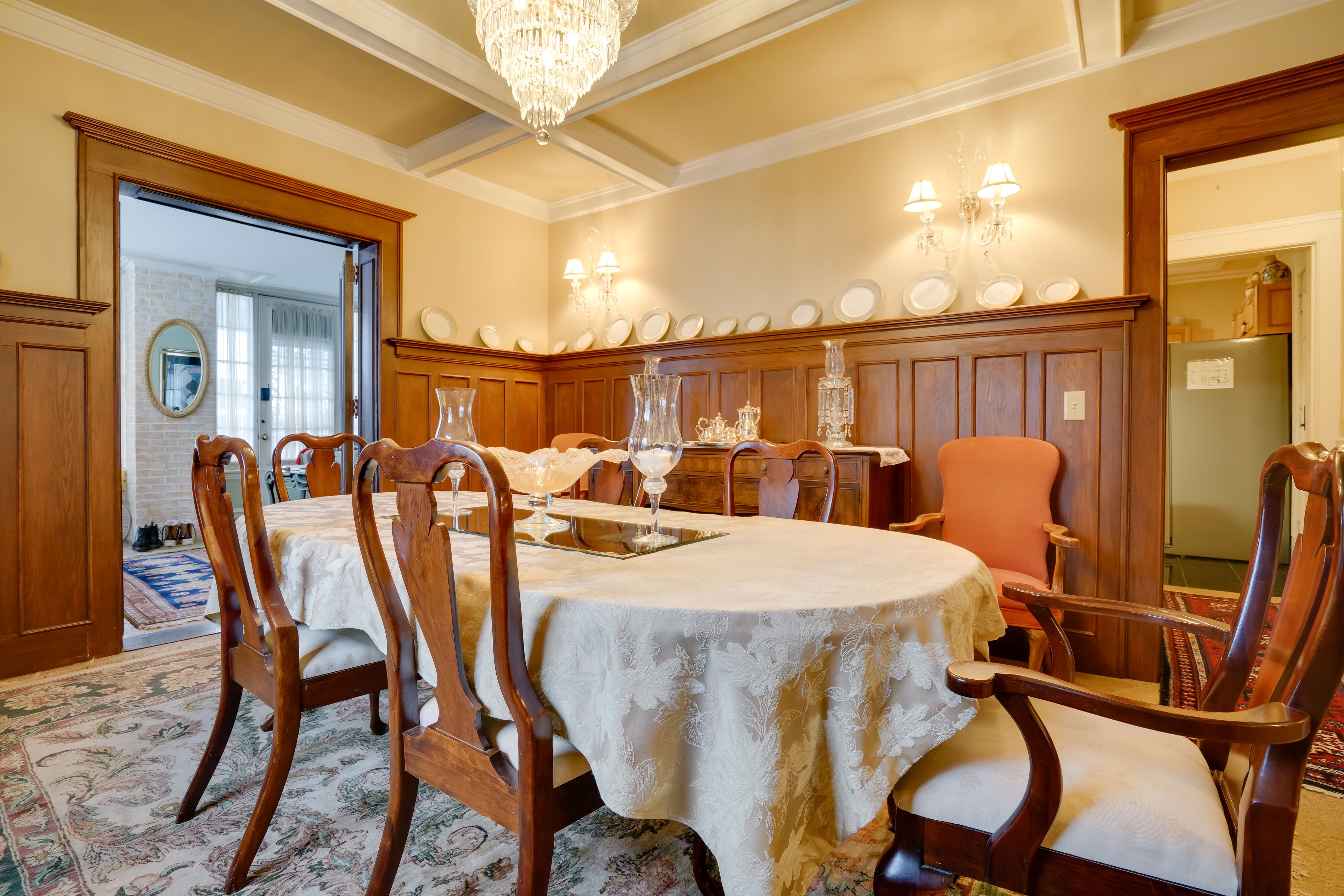 Formal Dining Room | Free WiFi | Books