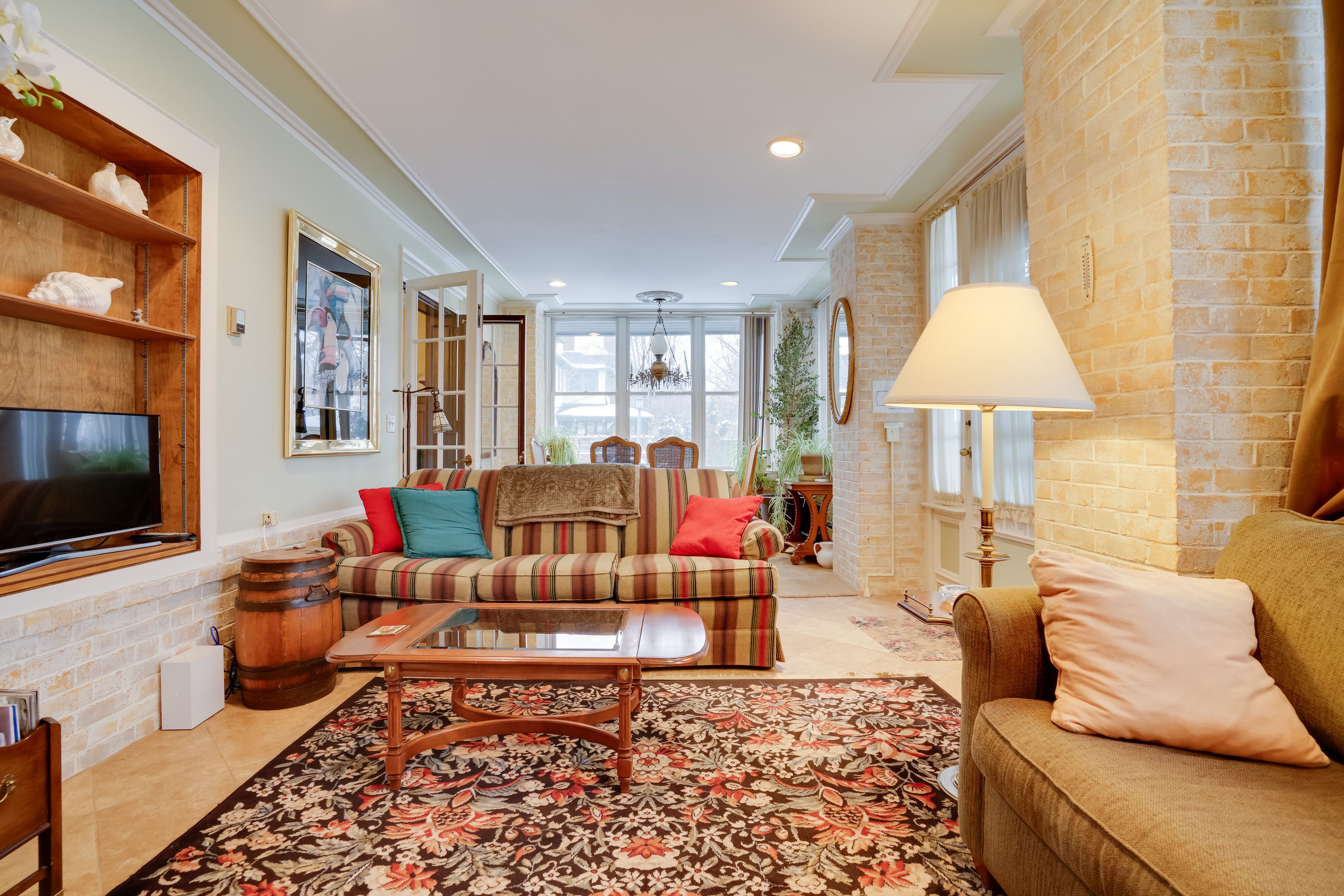 Living Room | Queen Sleeper Sofa | Flat-Screen TV