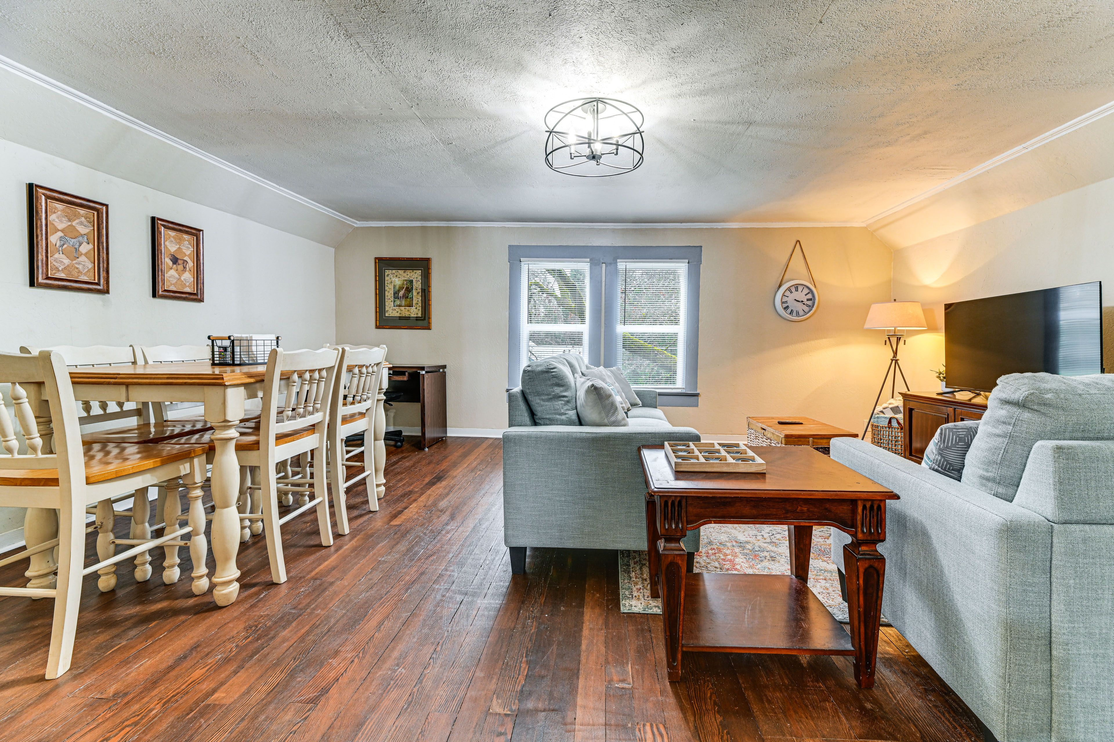 Living Room | Central A/C & Heating | Free WiFi | Smart TV