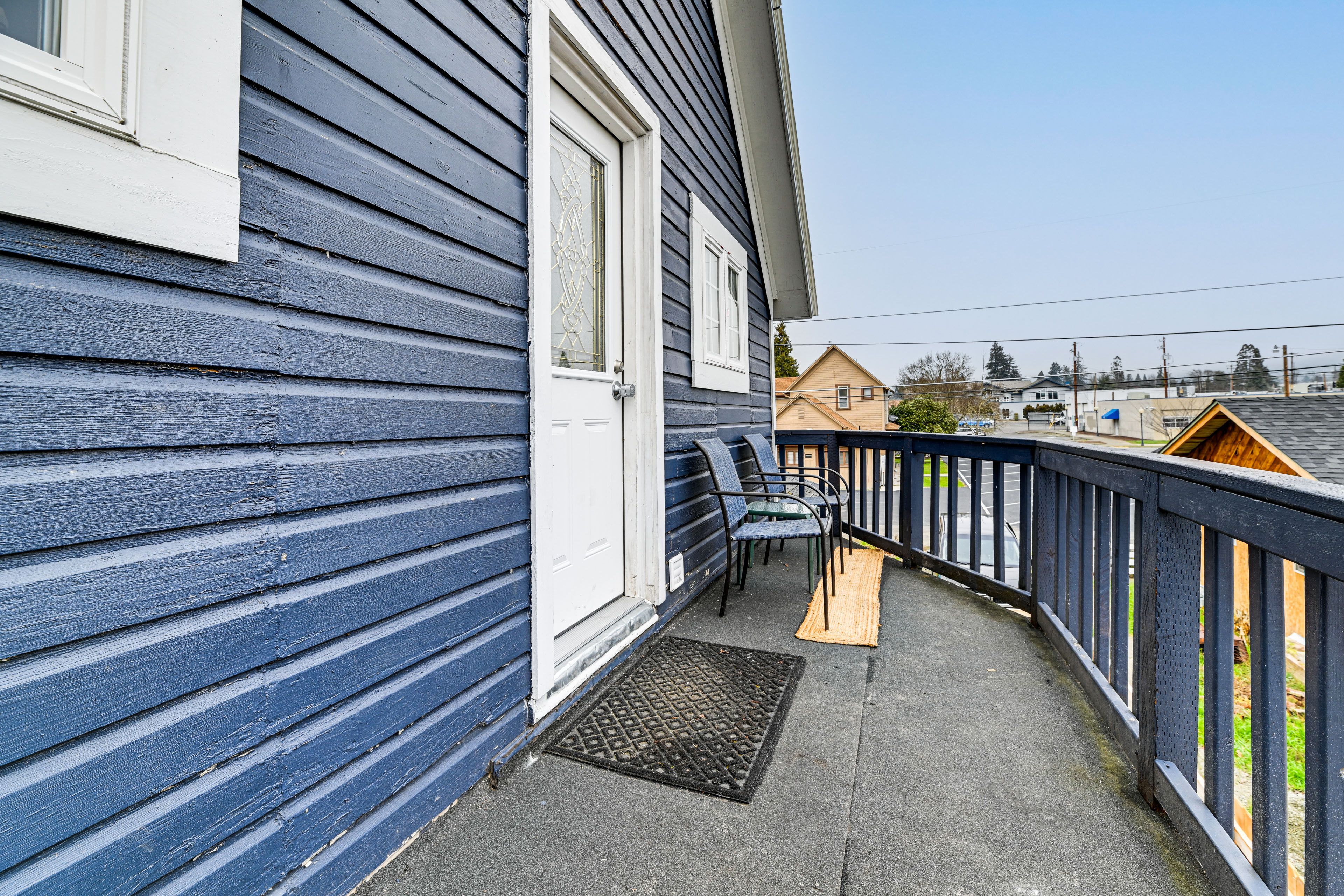 Entryway | Gas Grill | Single-Story Apt | 2nd-Floor Unit