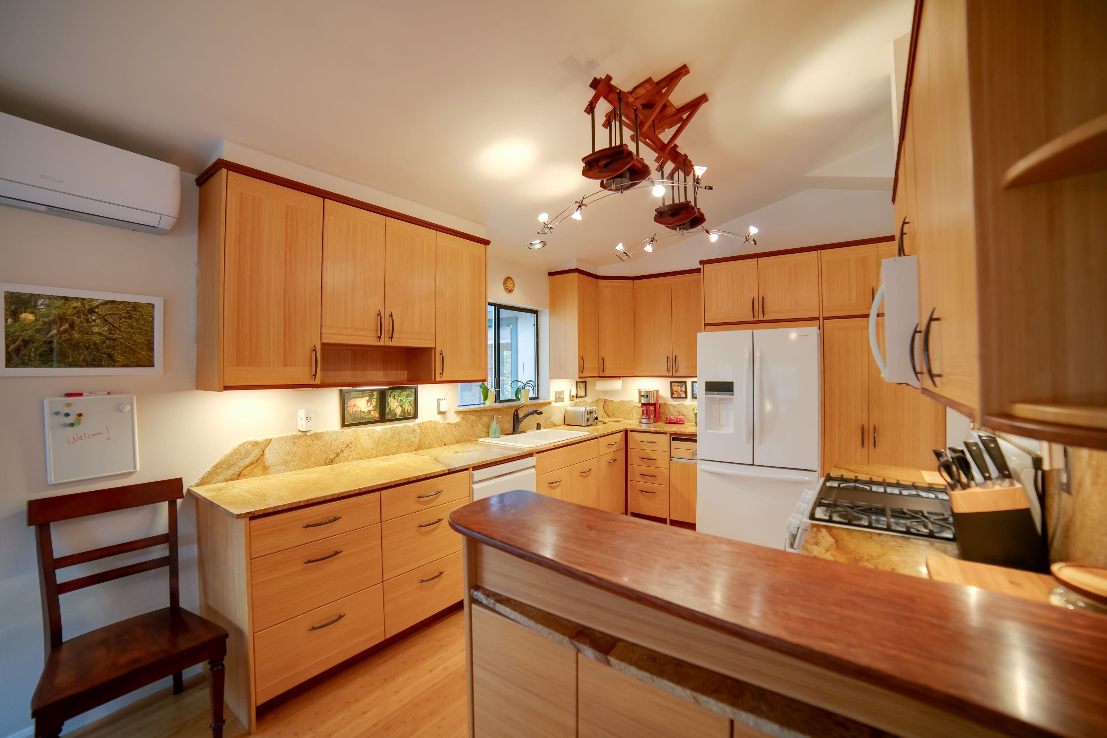 Kitchen | Dishwasher | Microwave | Main Level