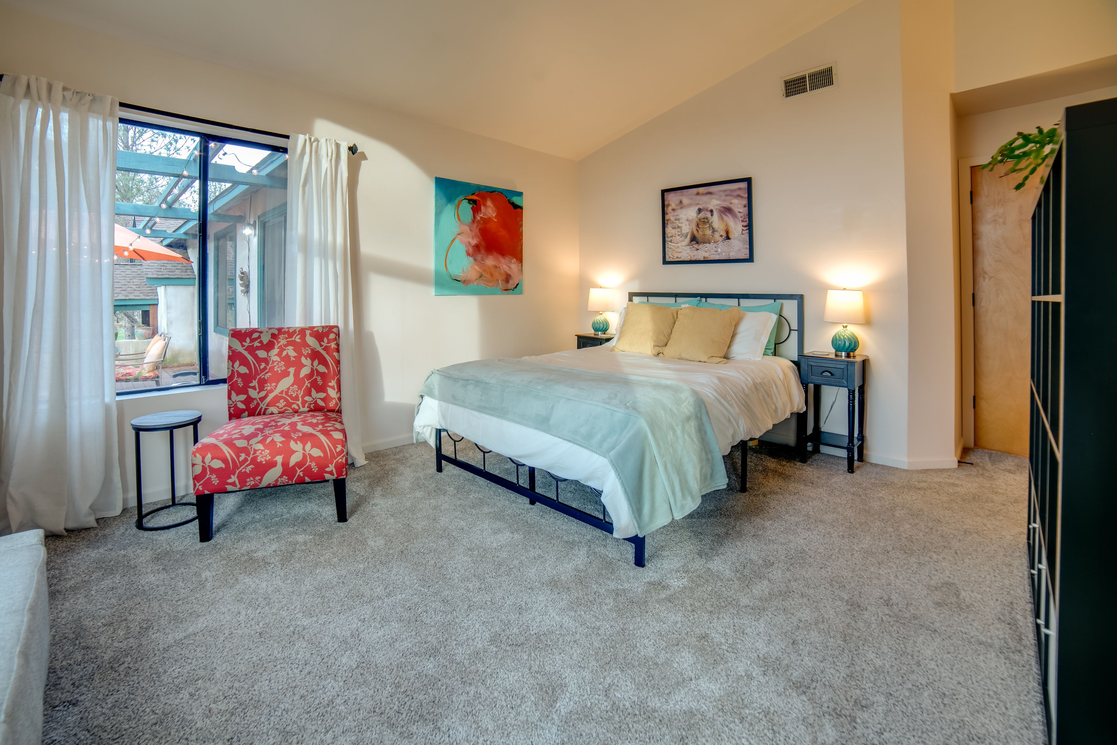 Bedroom 2 | Queen Bed | Books | Main Level