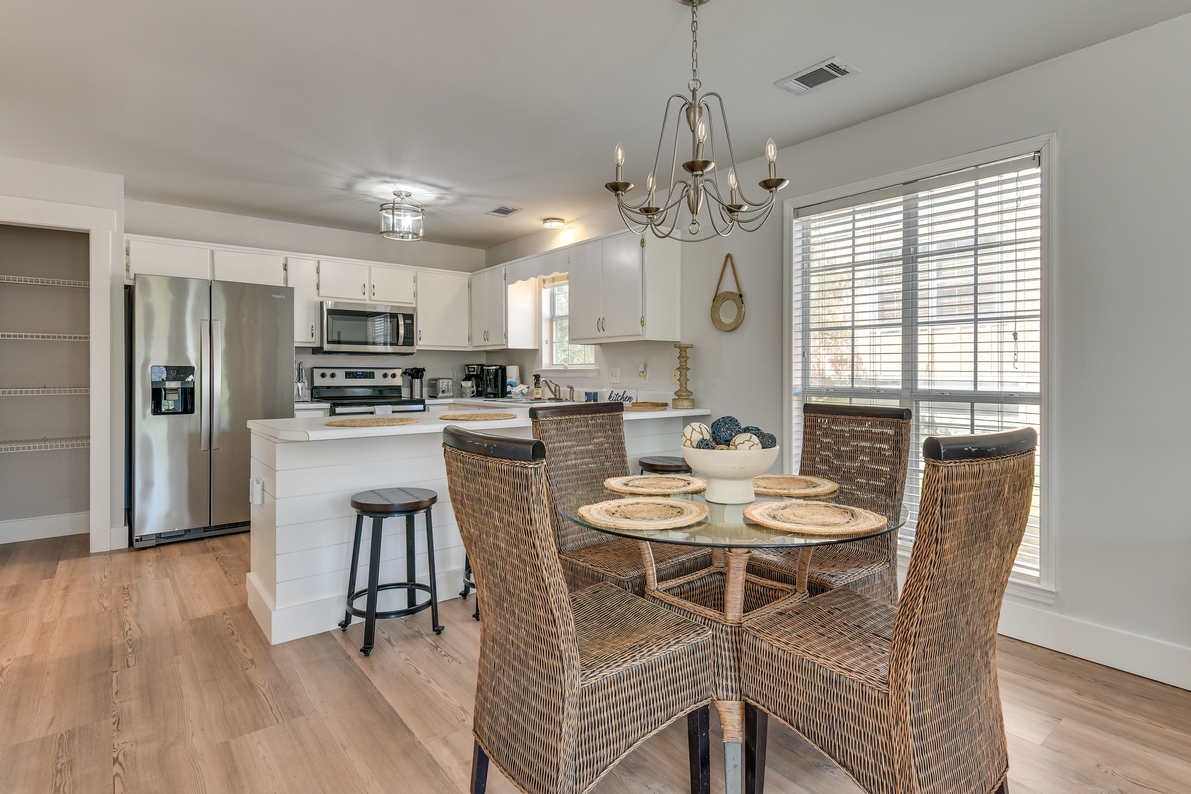 Kitchen | Dining Area