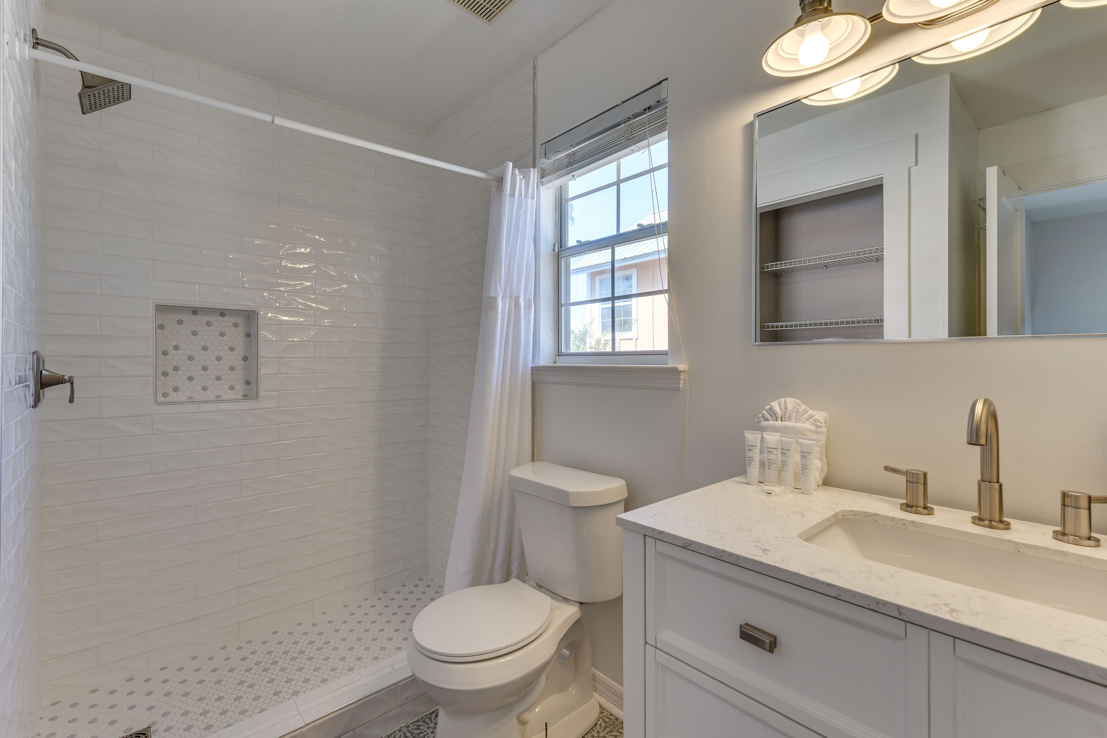 Full Bath | 2nd Floor