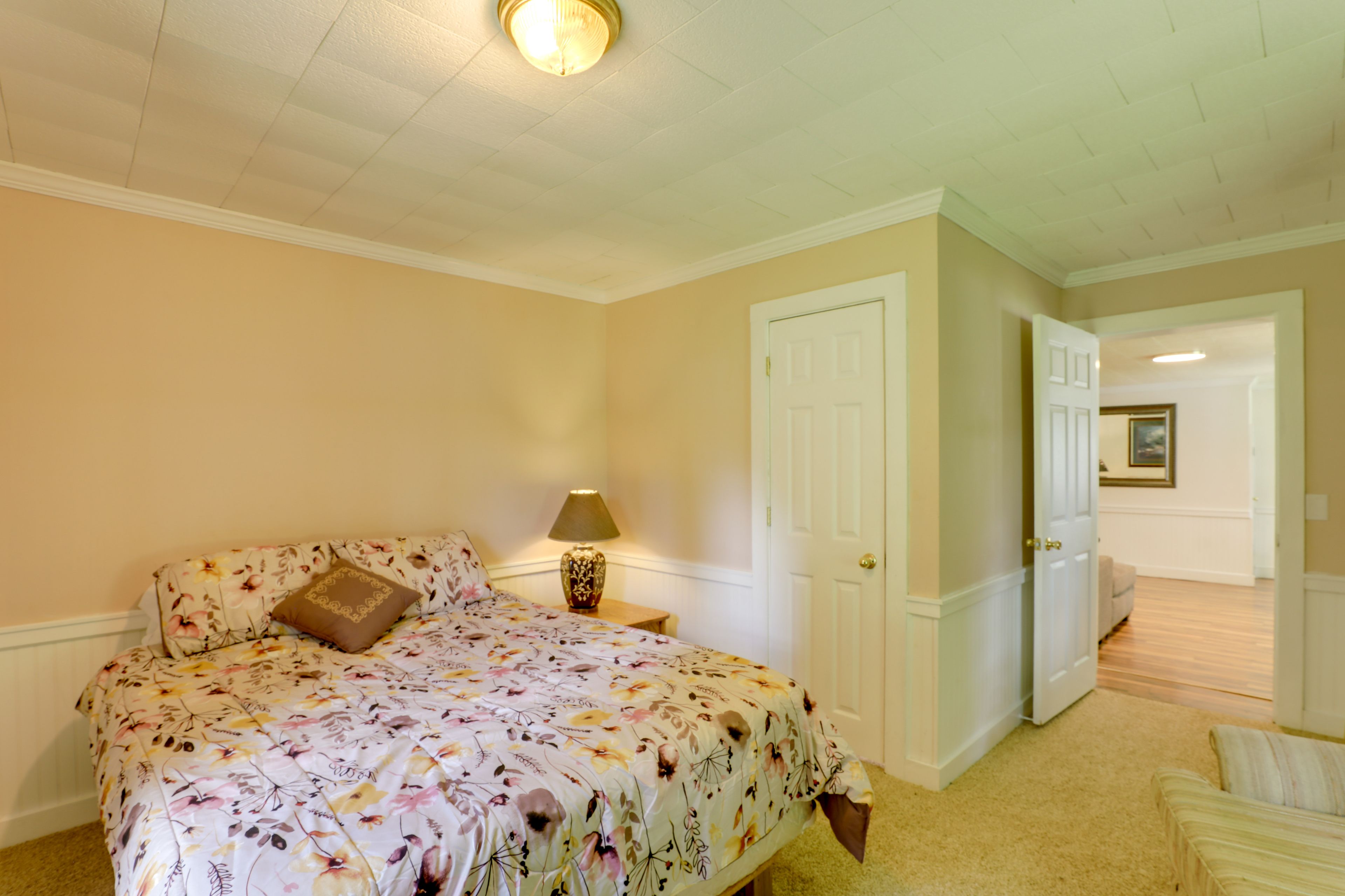 Bedroom 1 | Queen Bed