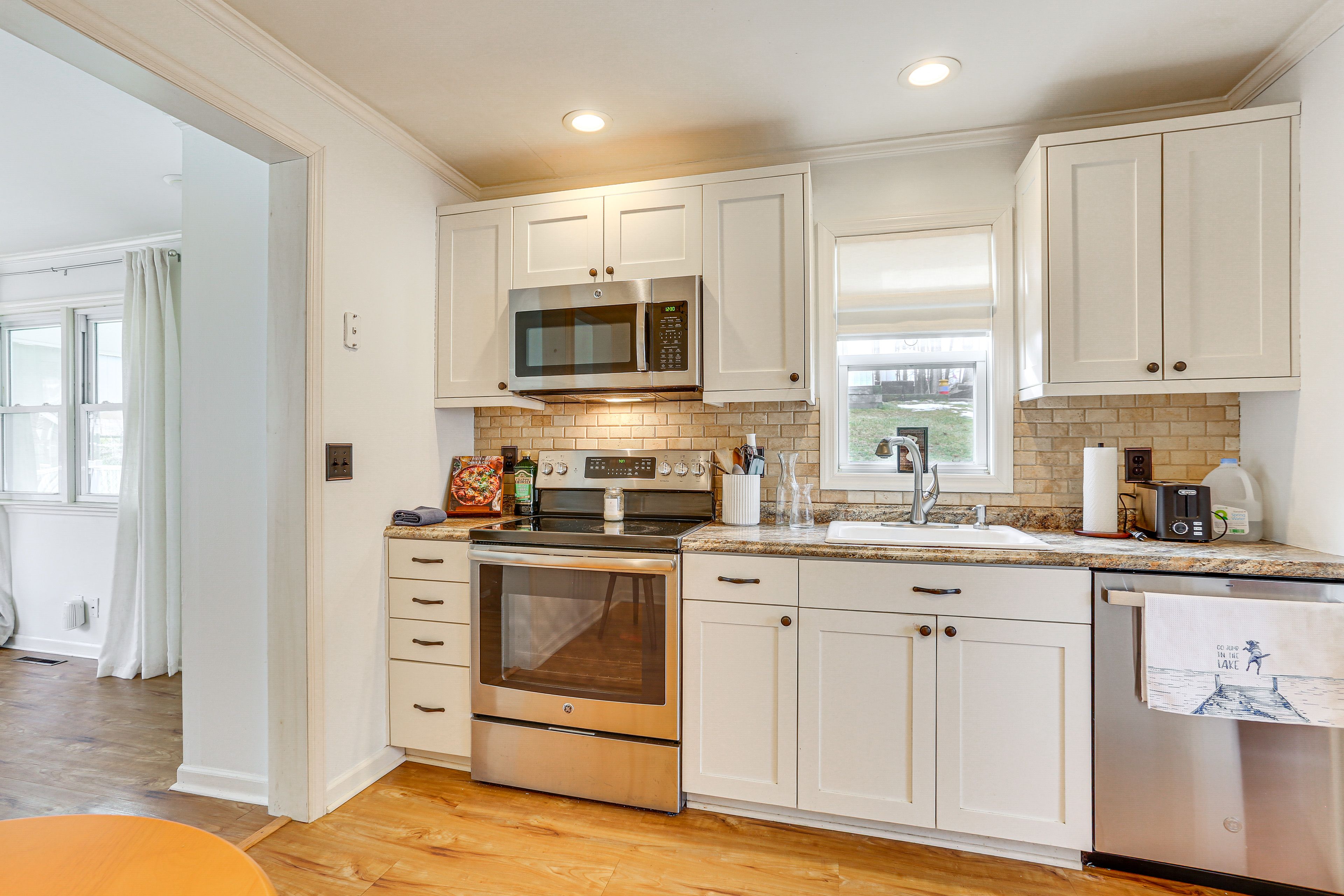 Kitchen | Main Level