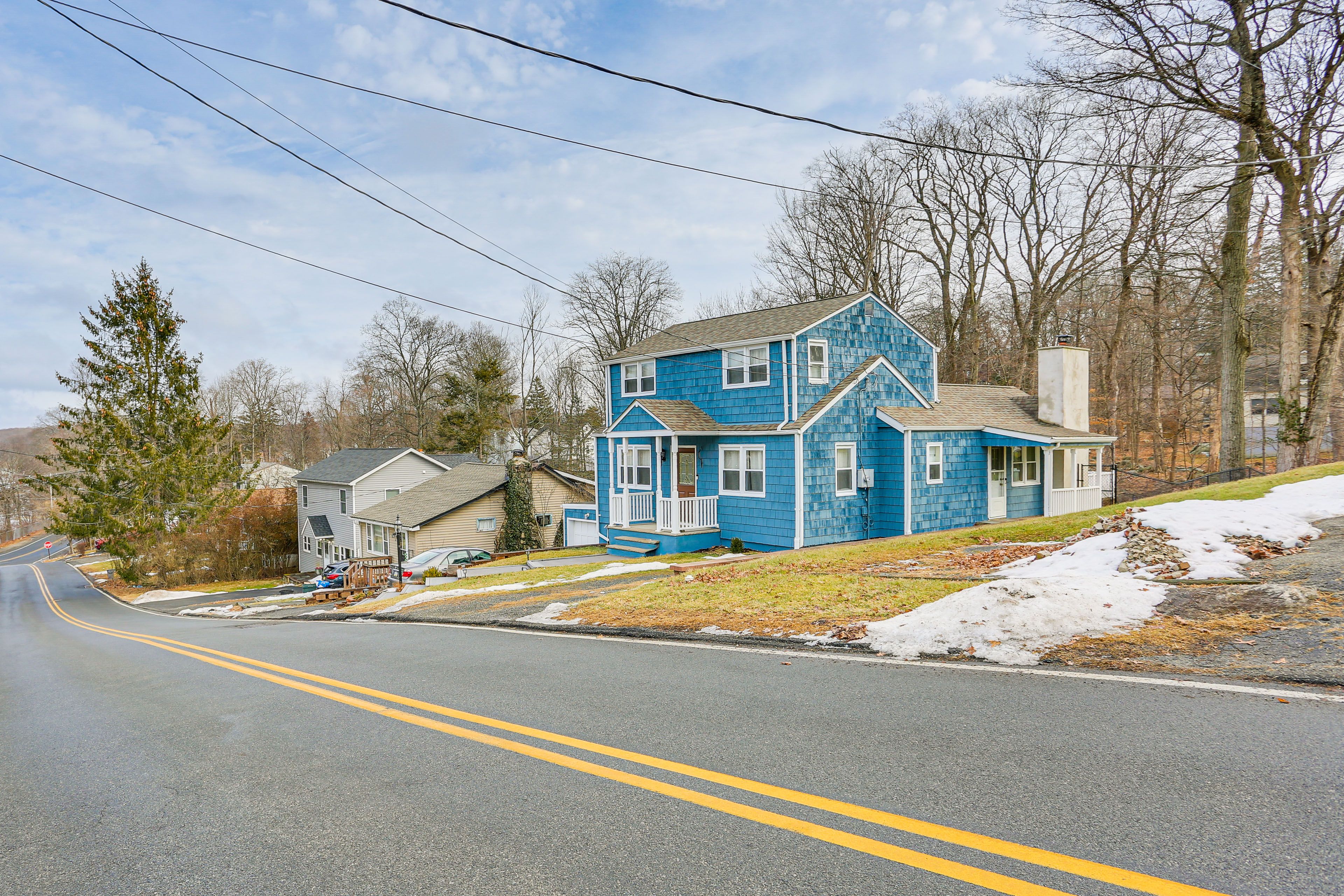 Parking | Upper & Lower Driveway (2 Vehicles)
