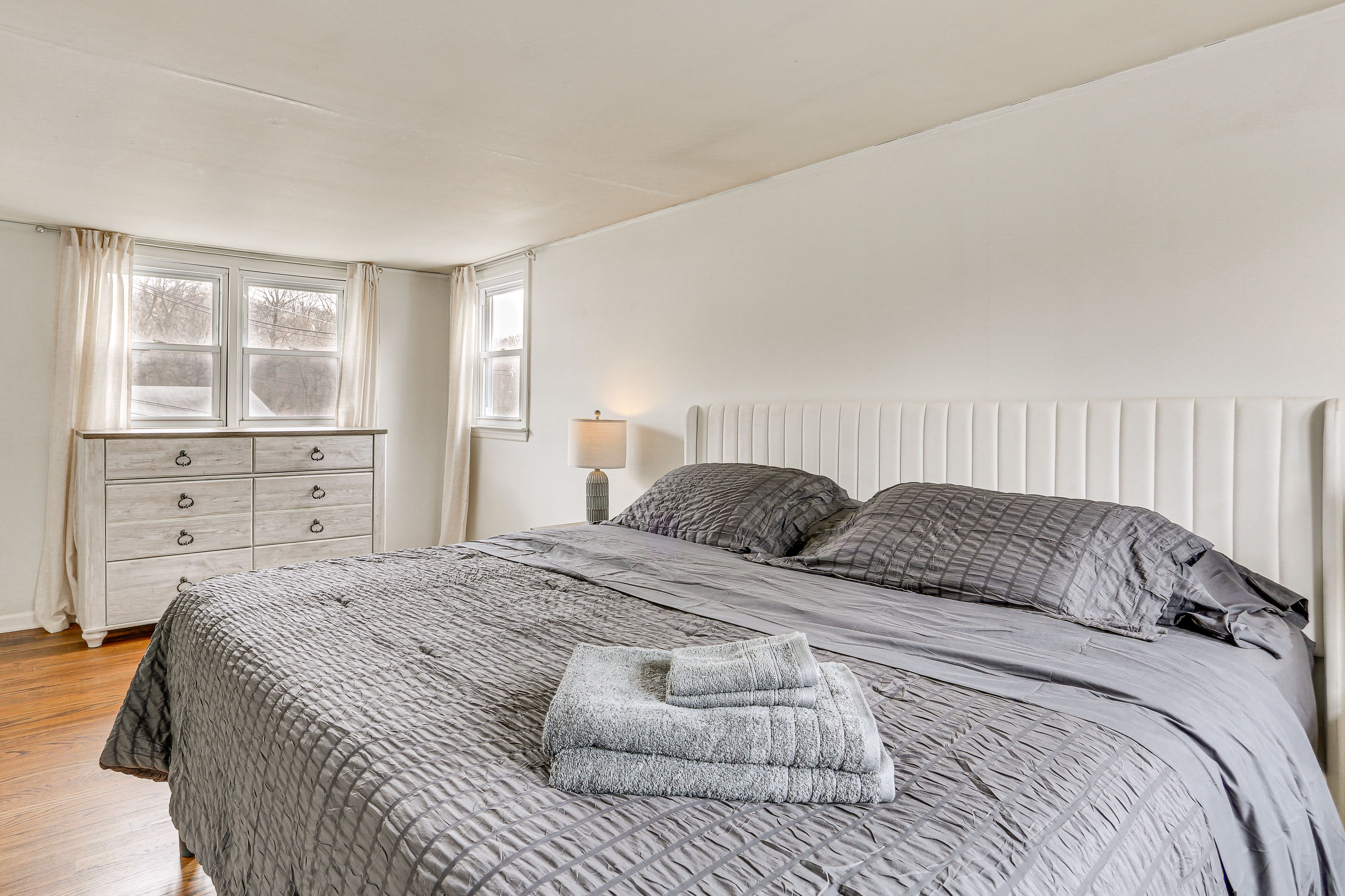 Bedroom 1 | Main Level | King Bed