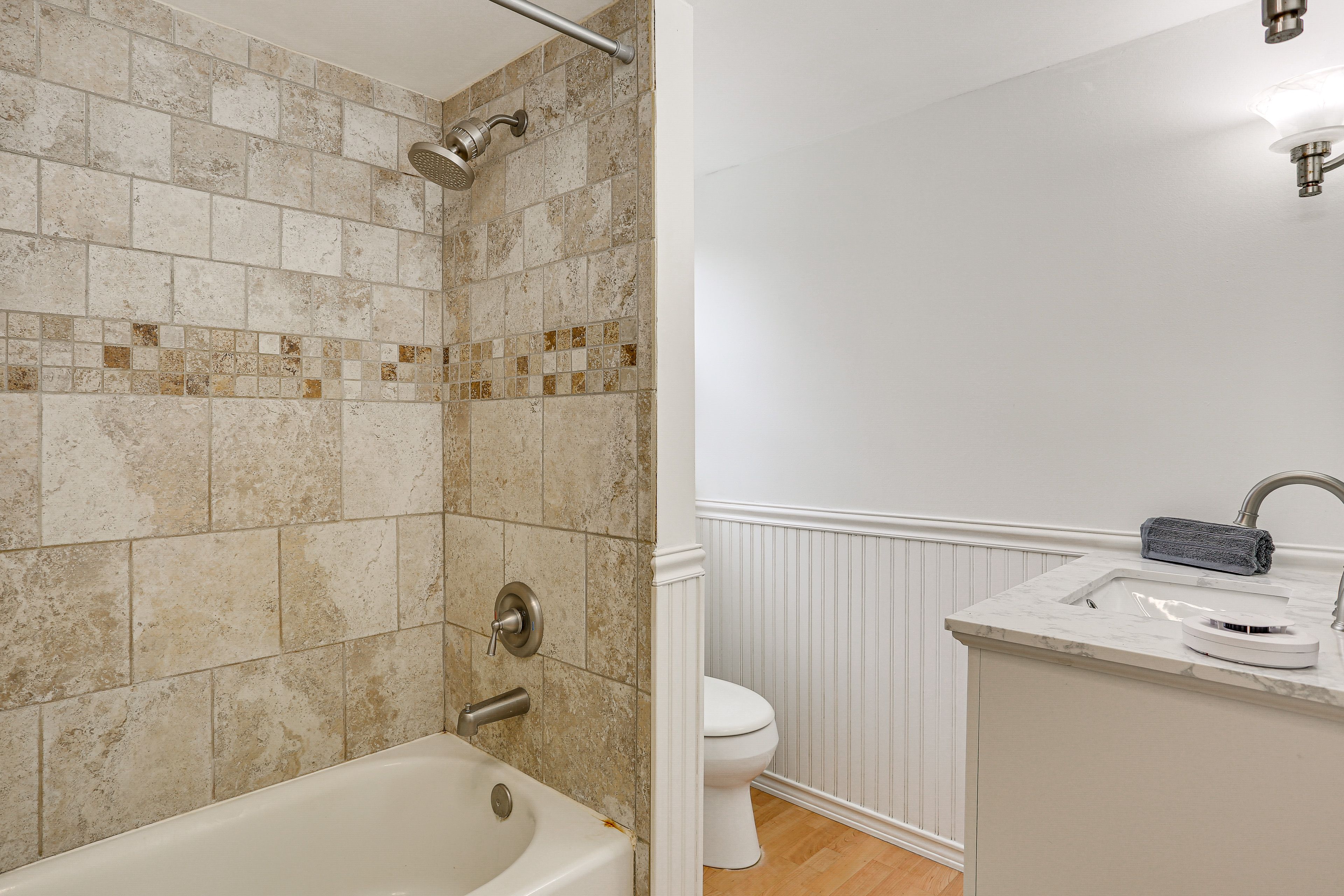 Full Bathroom | Main Level