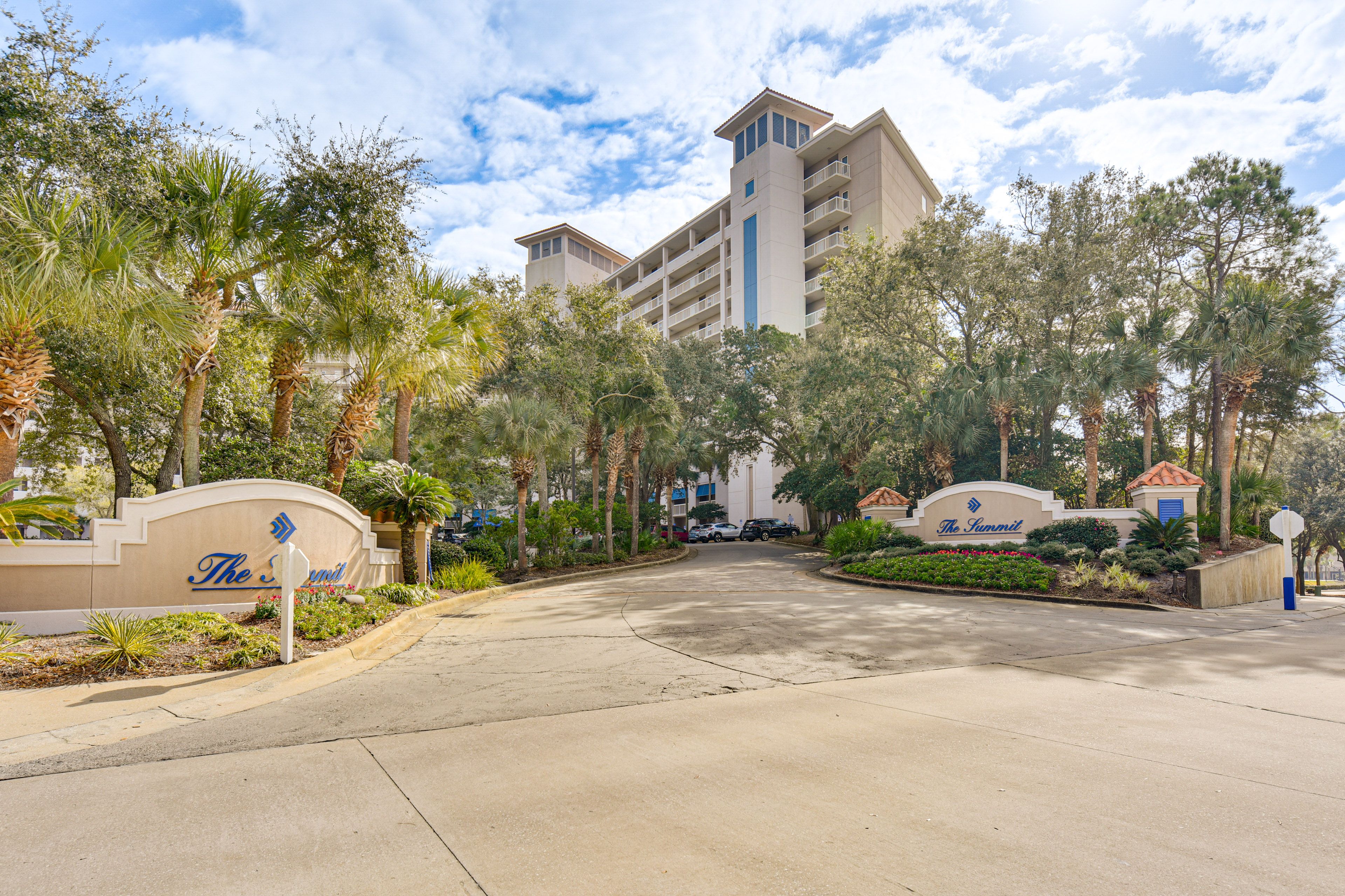 Tops'l Beach & Racquet Resort