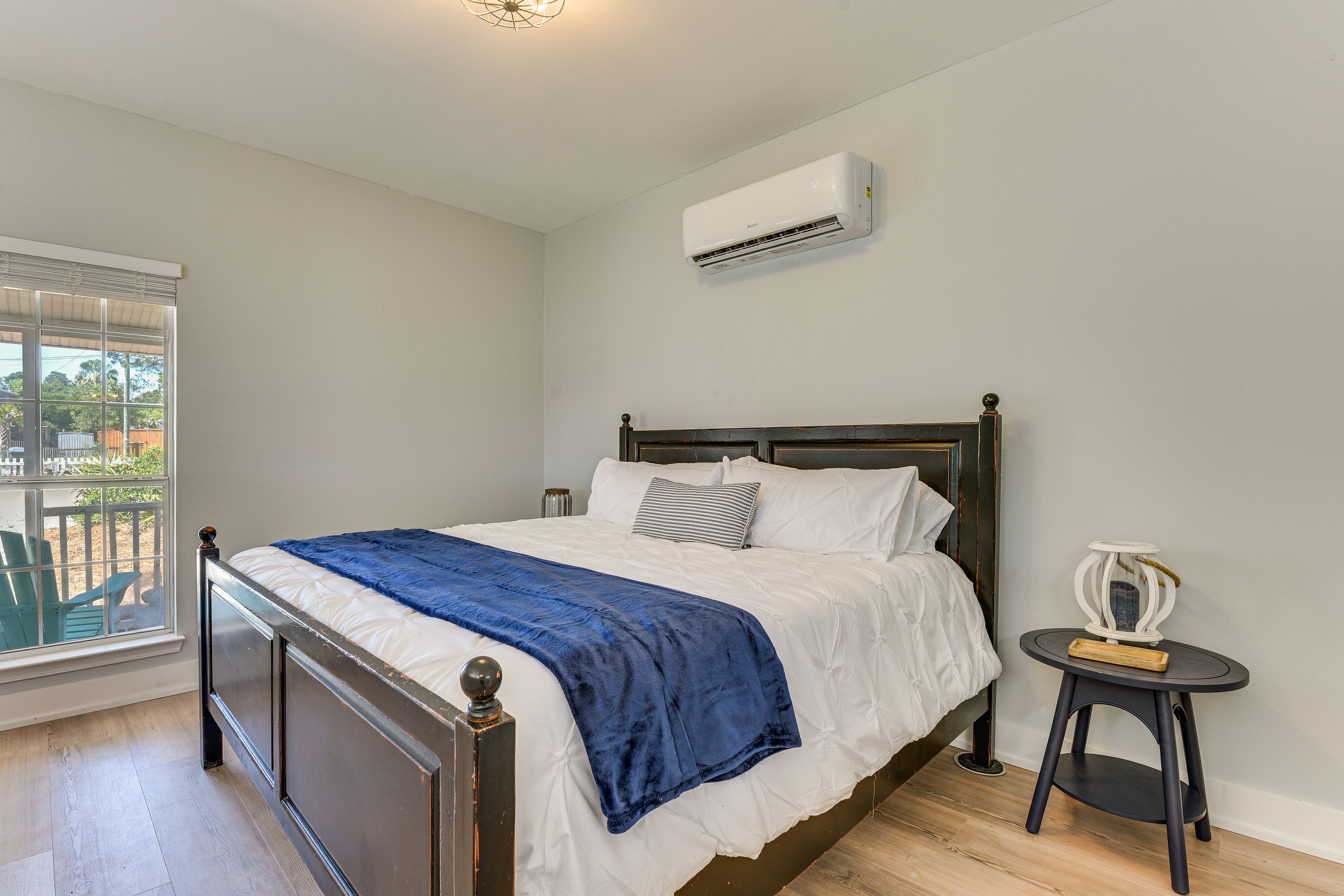 Studio | Queen Bed