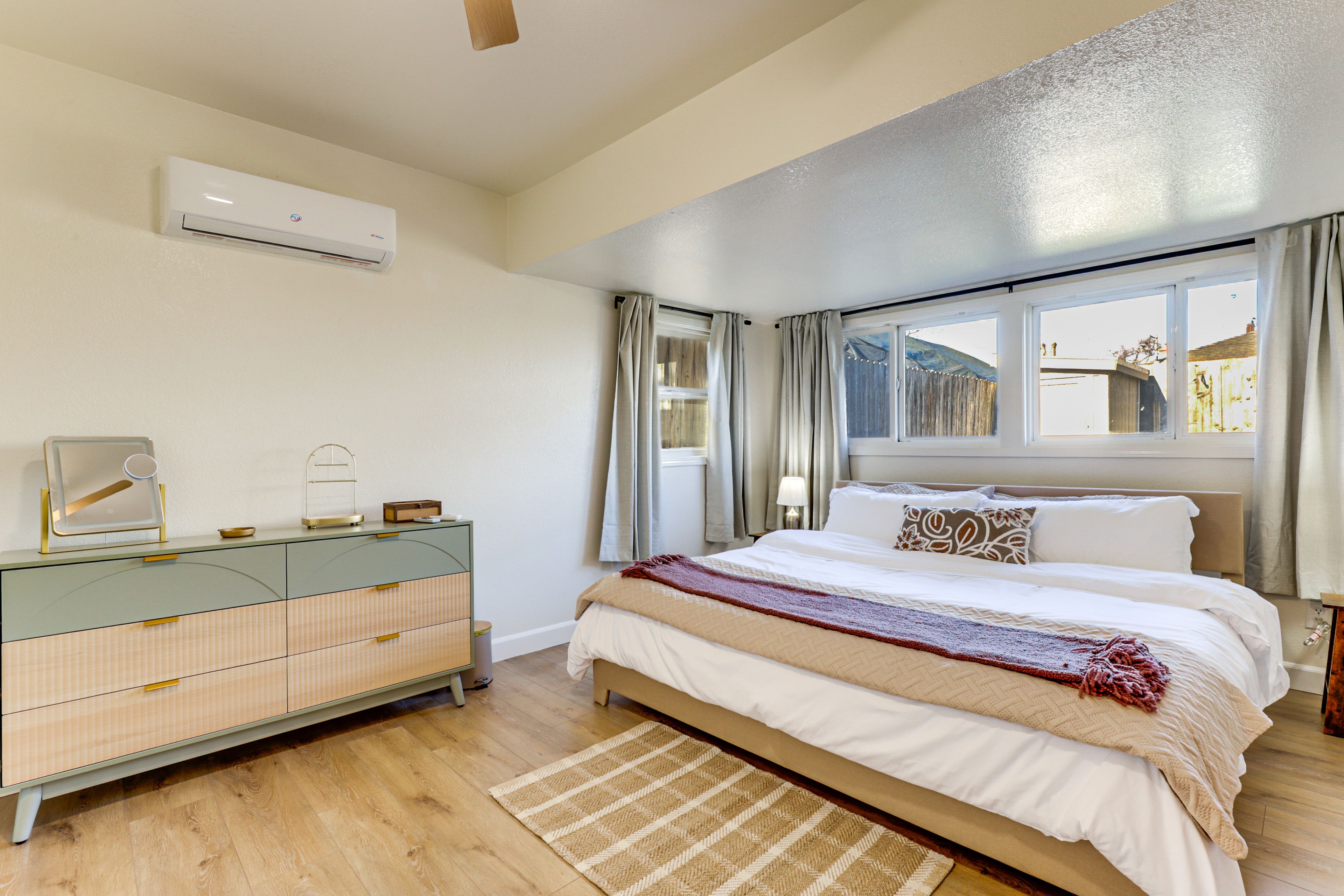 Bedroom 1 | King Bed