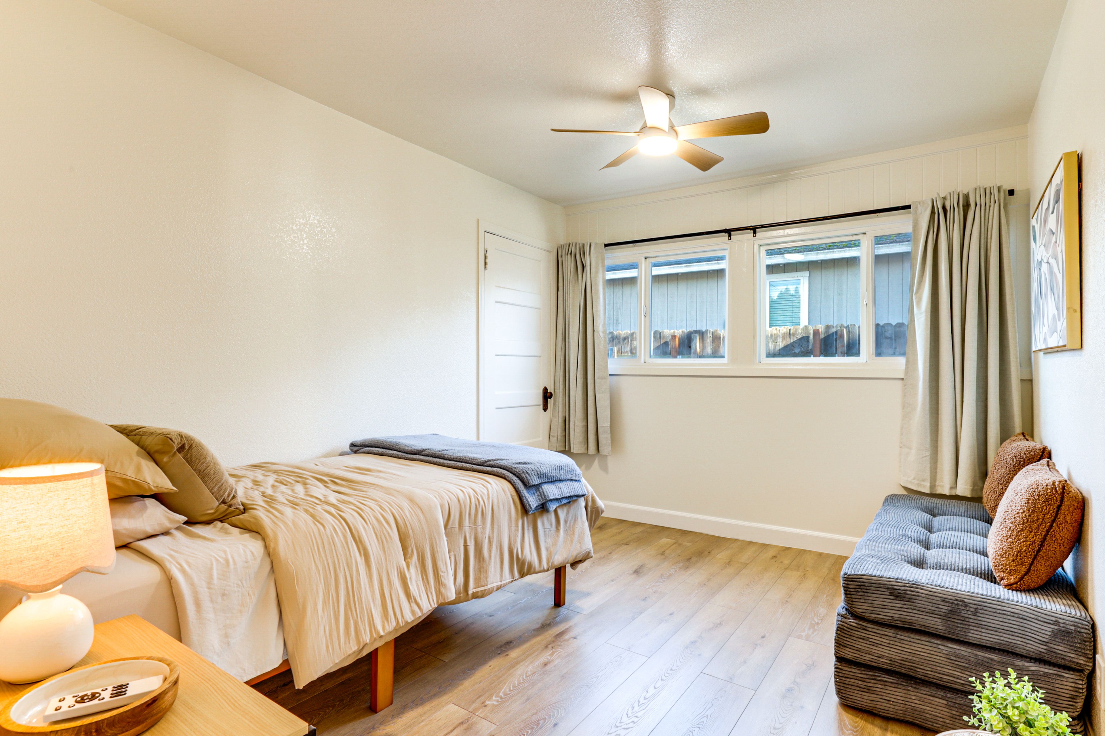 Bedroom 2 | Twin Bed | Twin Futon Bench