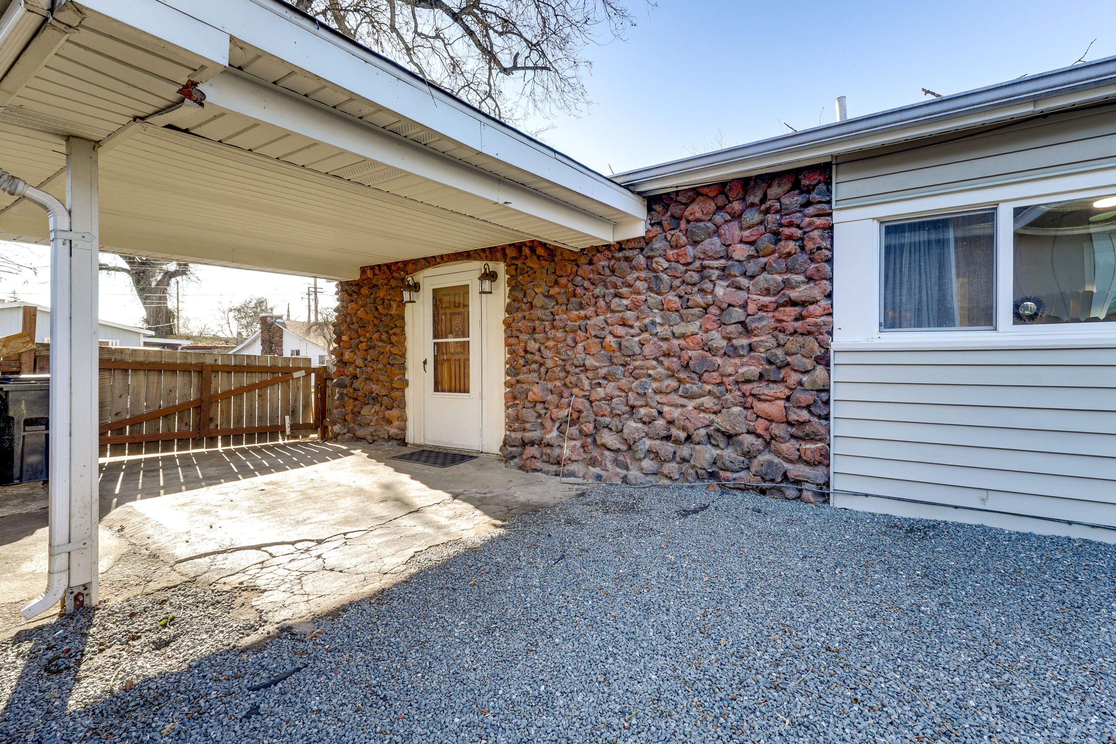 Parking | Gated Carport (1 Vehicle)
