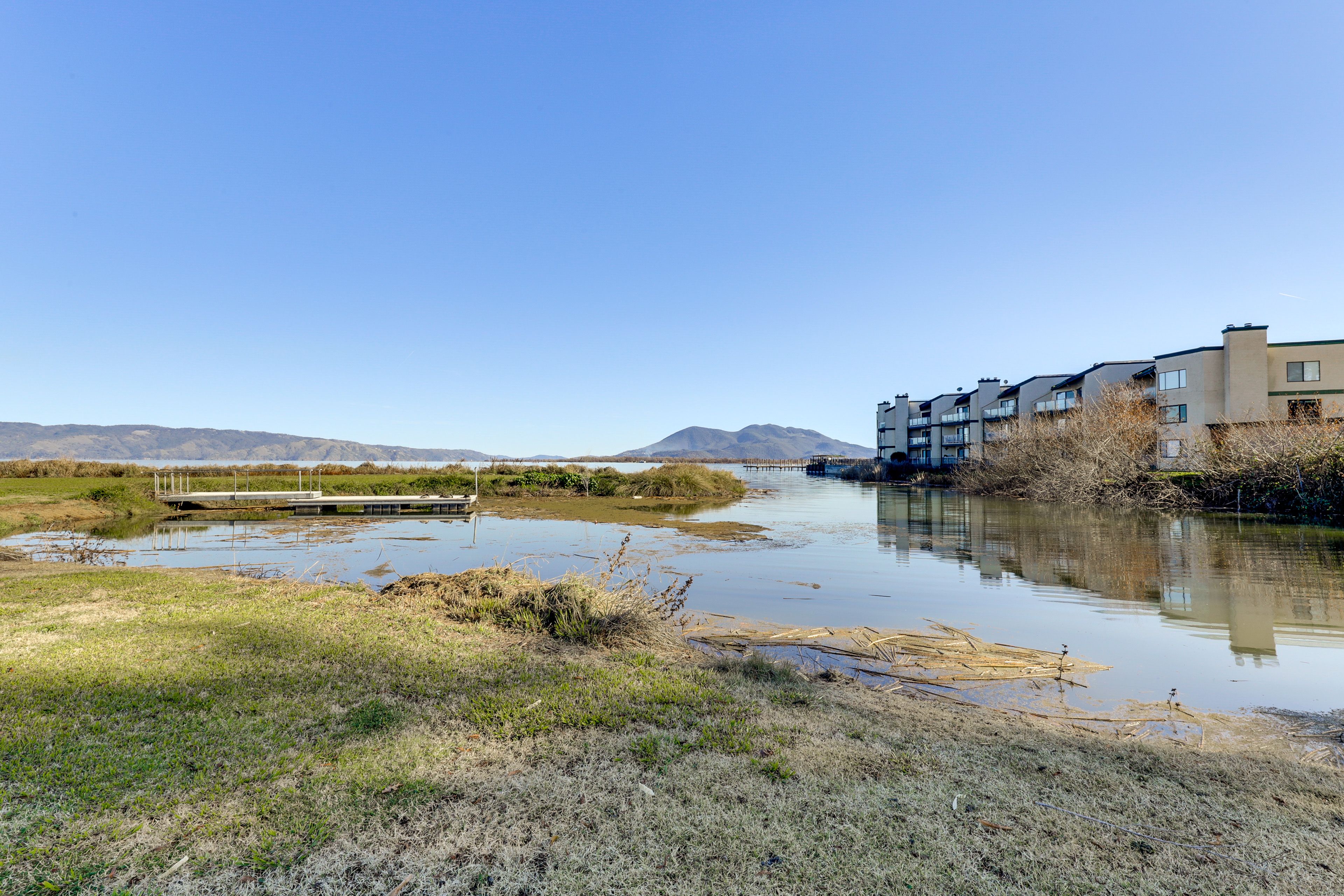 < 1 Block to Clear Lake