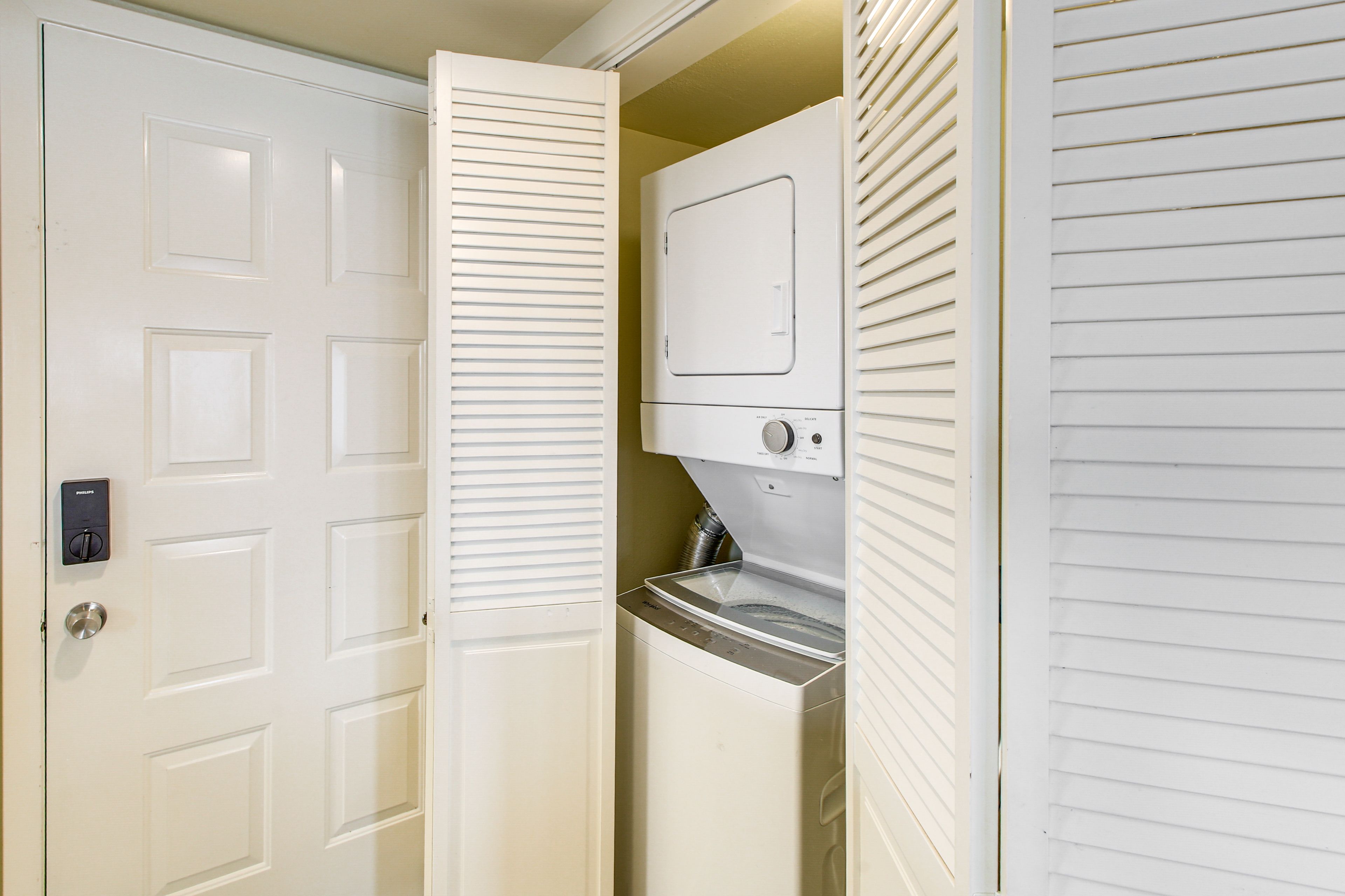 Laundry Closet | Washer & Dryer