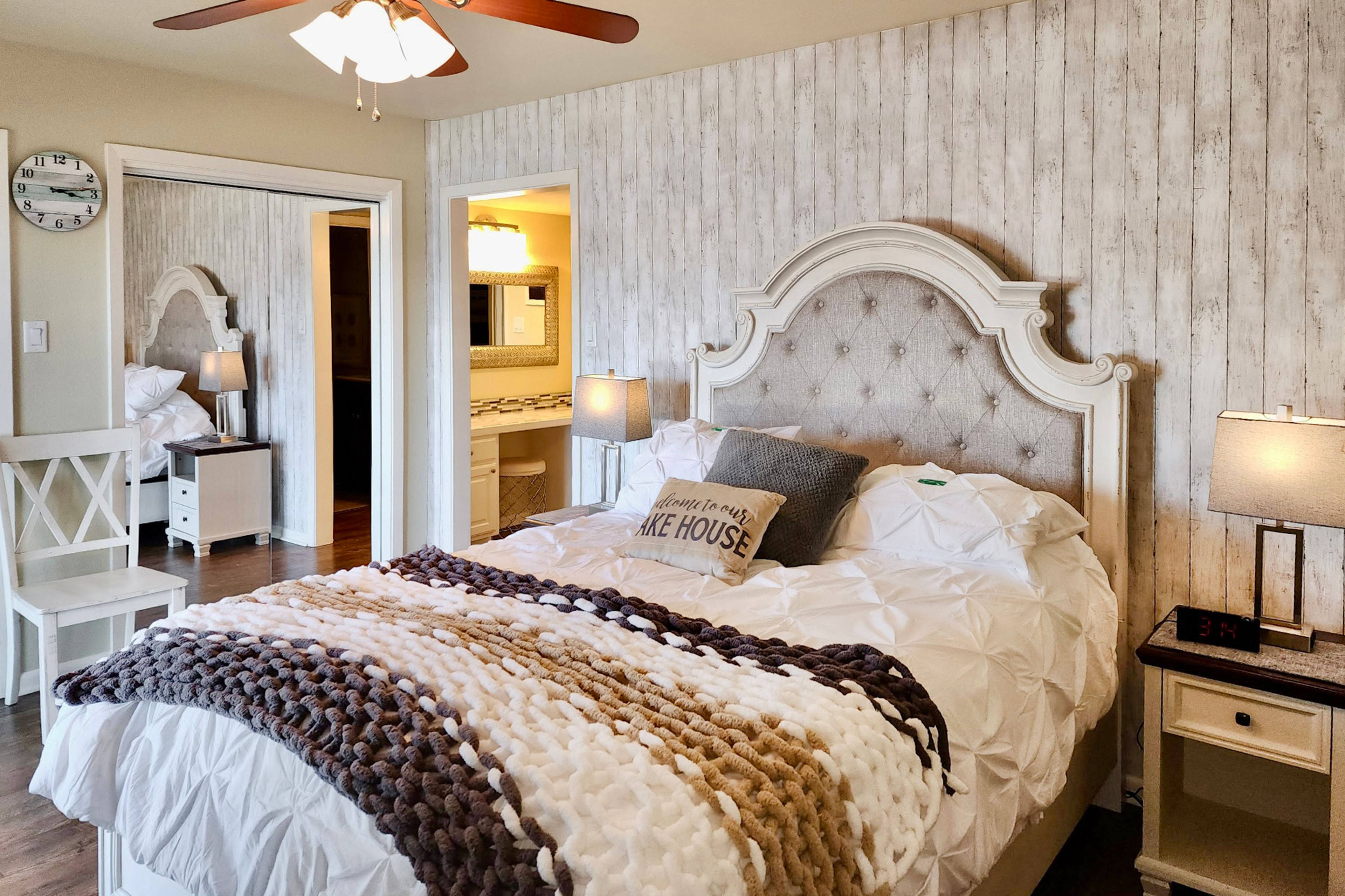 Bedroom 1 | Queen Bed