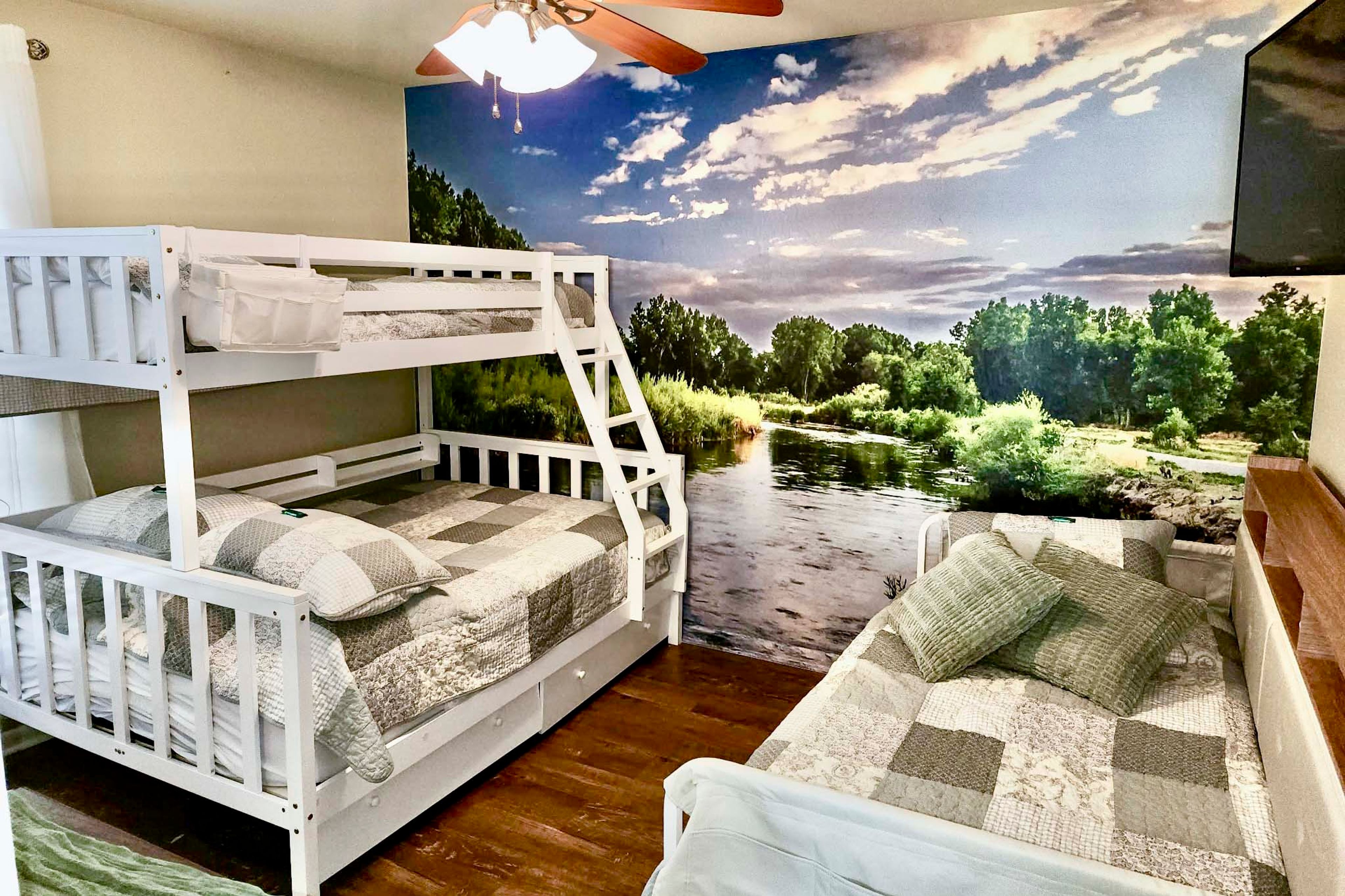 Bedroom 2 | Twin/Full Bunk Bed | Twin Daybed