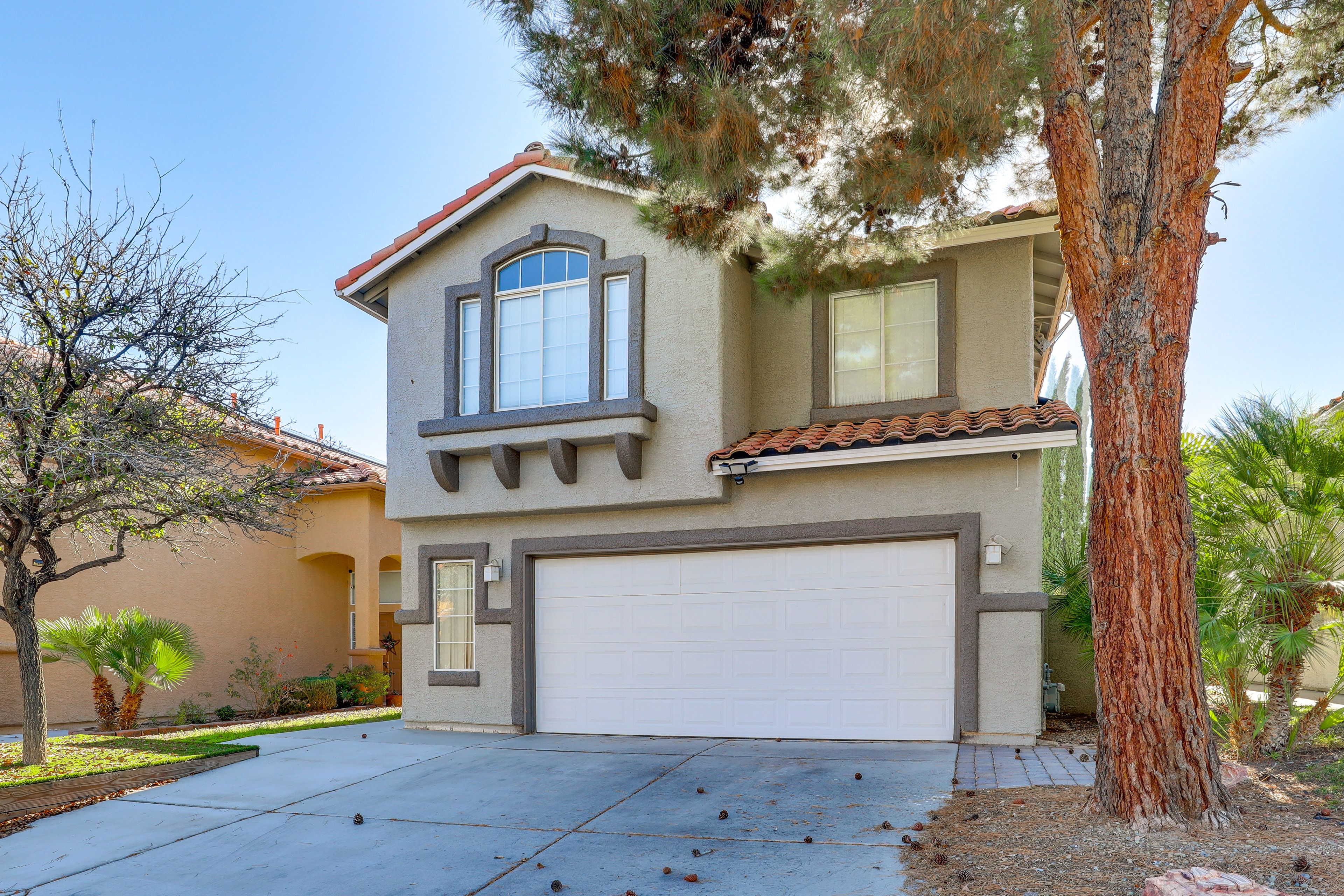 Parking | Garage (2 Vehicles) | Driveway (2 Vehicles)