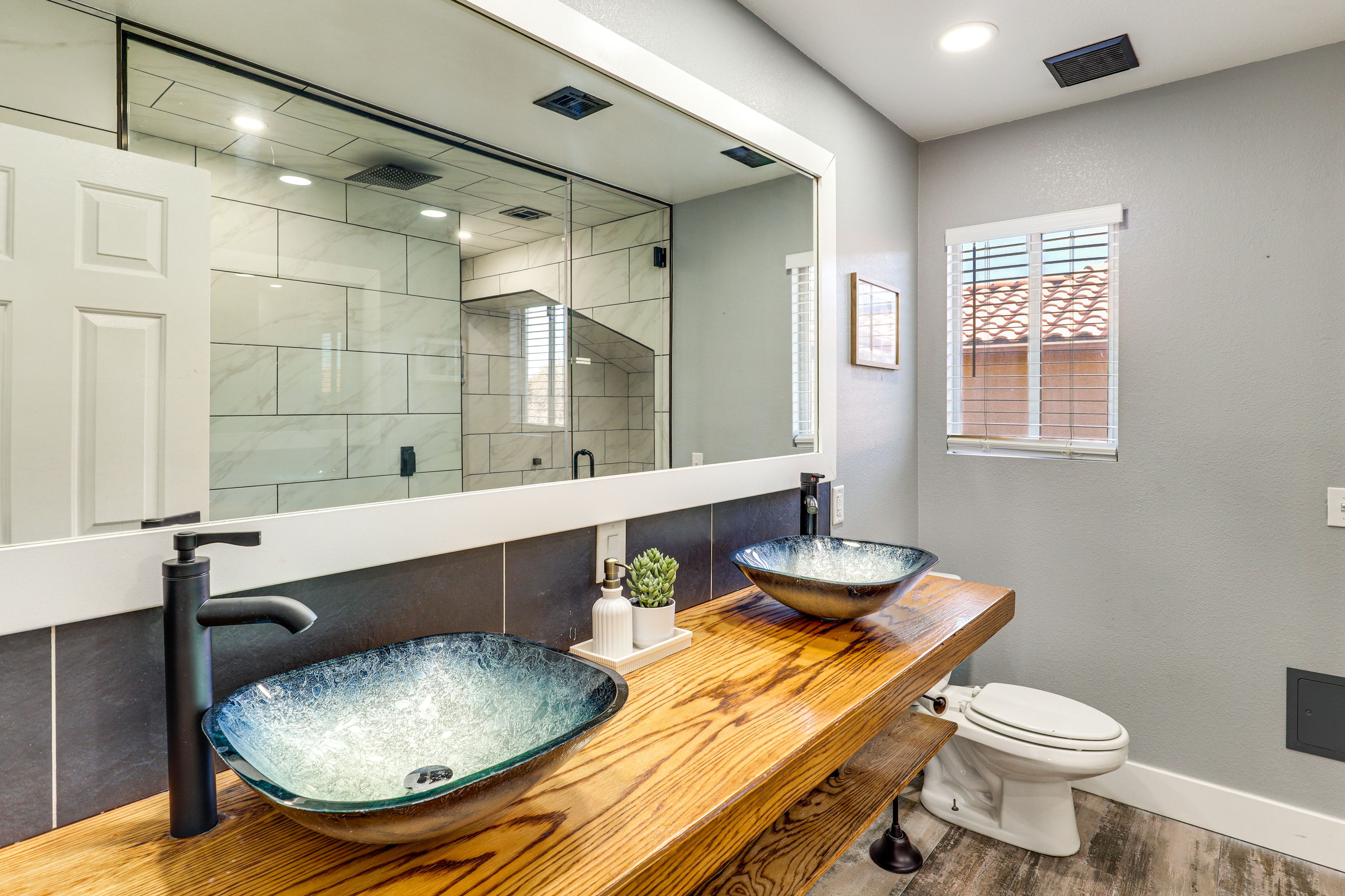 Full Bathroom | 2nd Floor | Steam Room