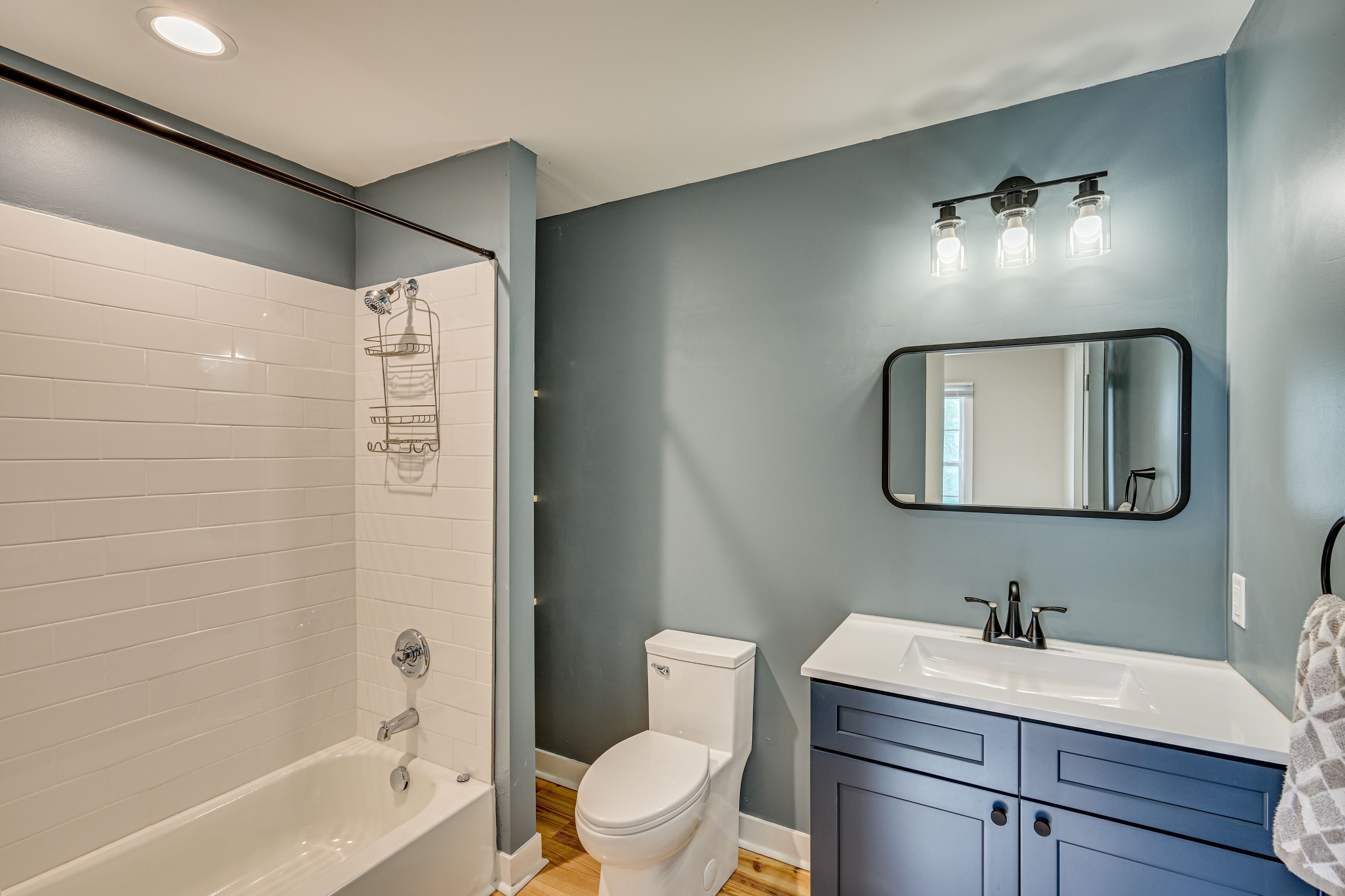 Full Bathroom | 2nd Floor