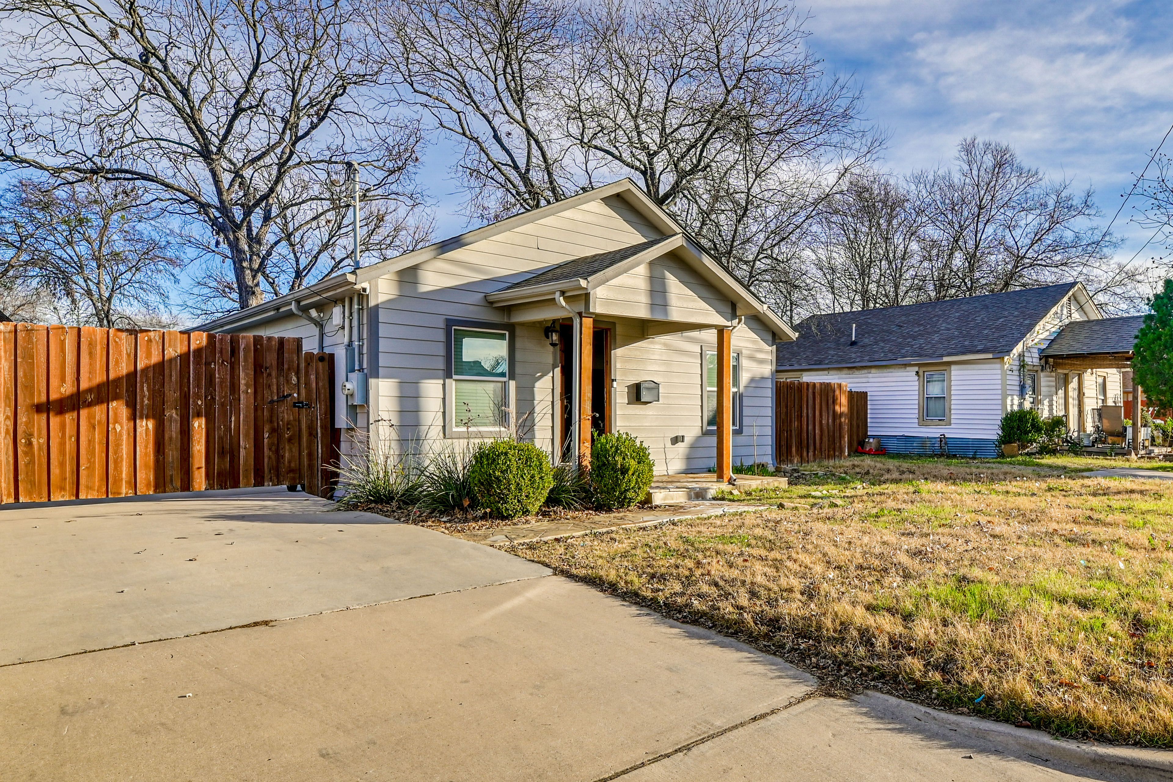 Parking | Driveway (3 Vehicles)
