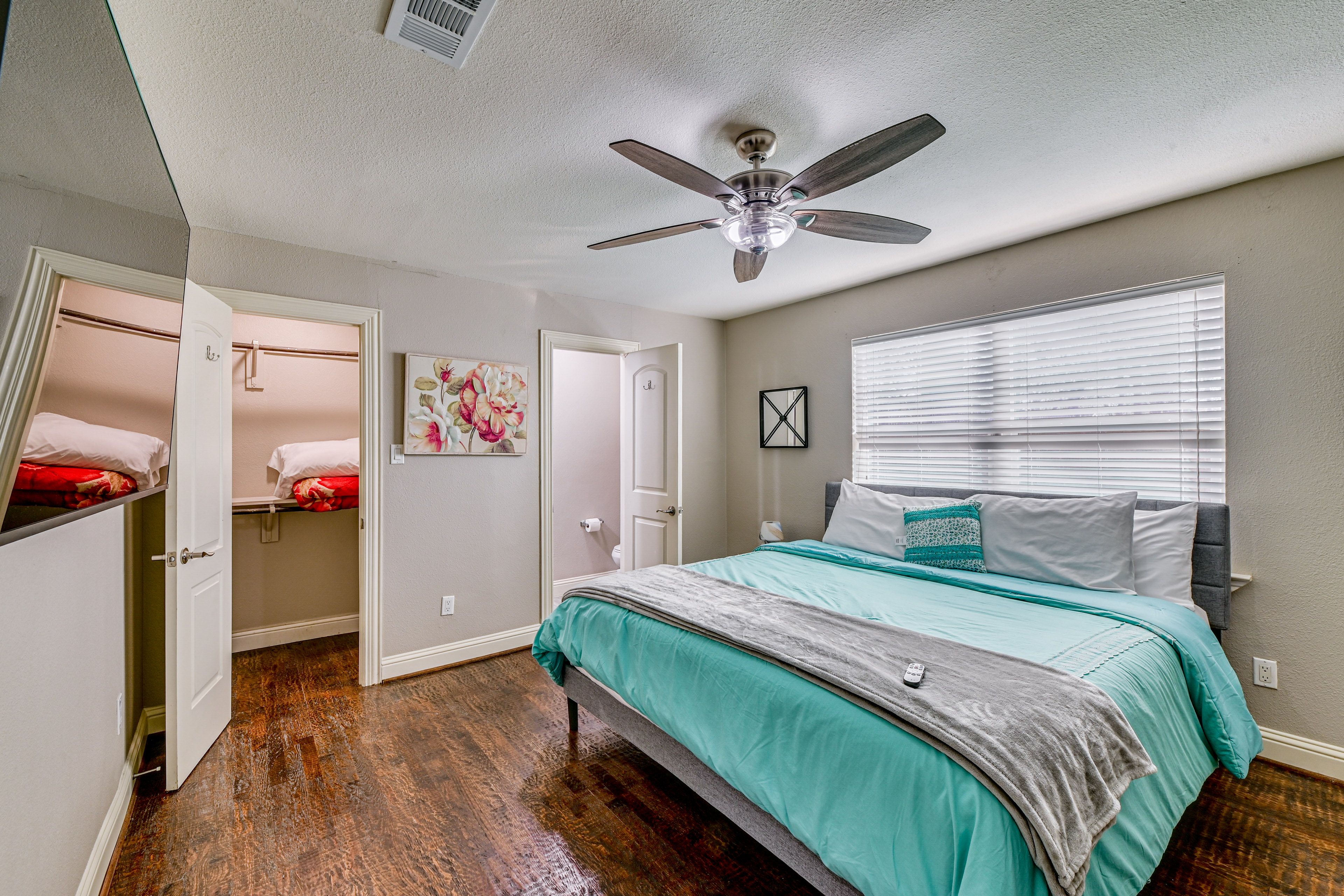 Bedroom 1 | King Bed | Linens Provided