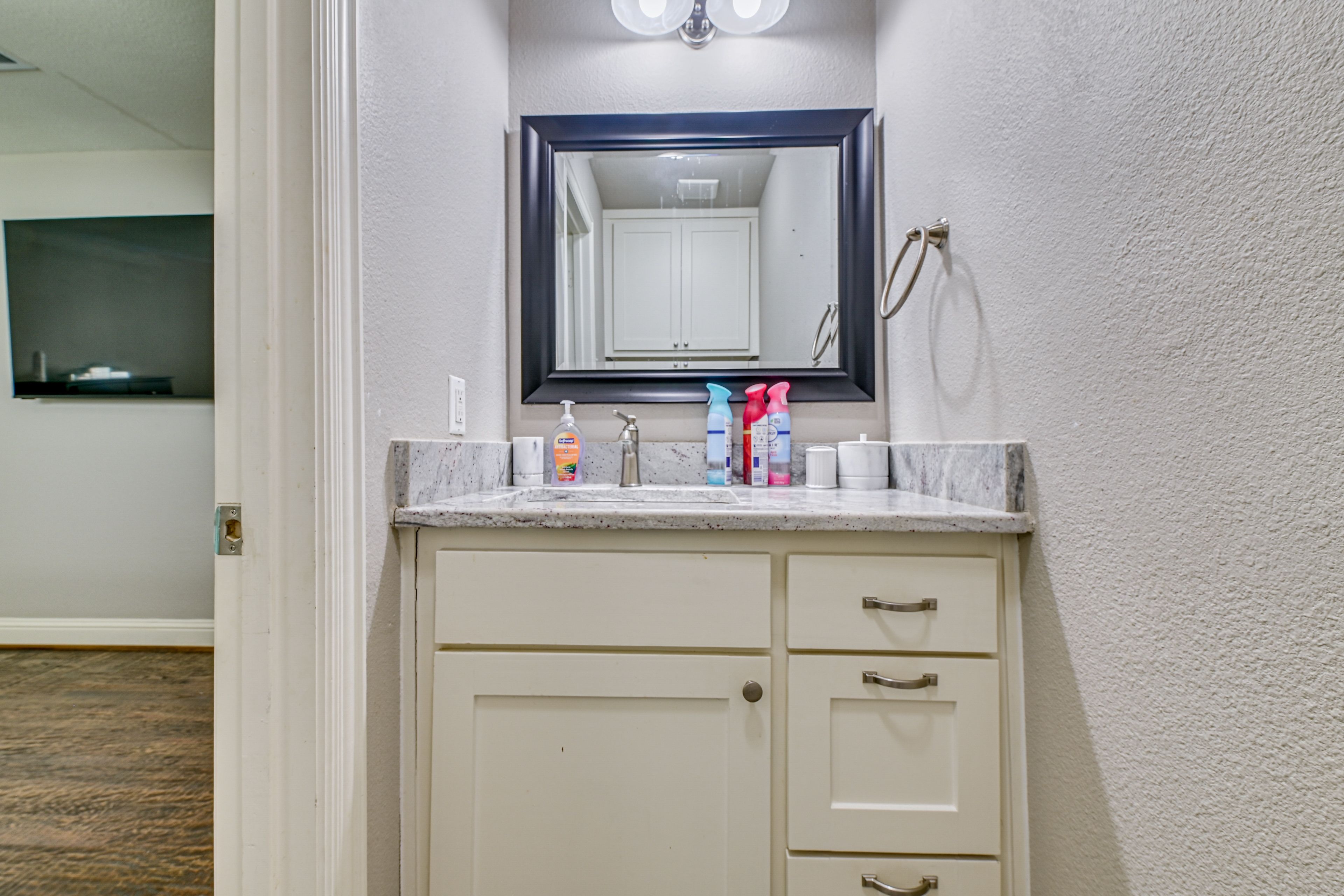 Half Bathroom | Complimentary Toiletries | Towels Provided