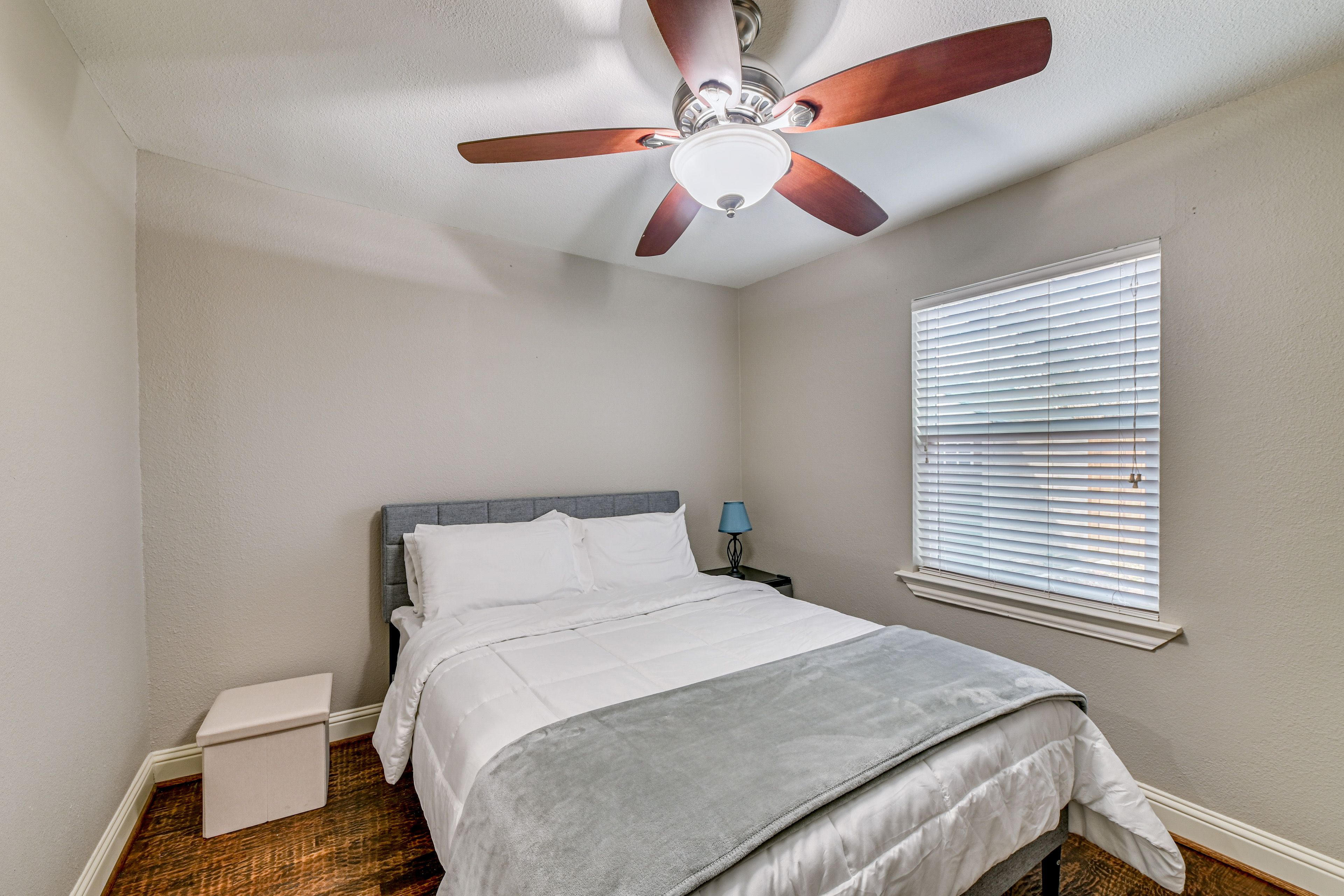 Bedroom 3 | Queen Bed