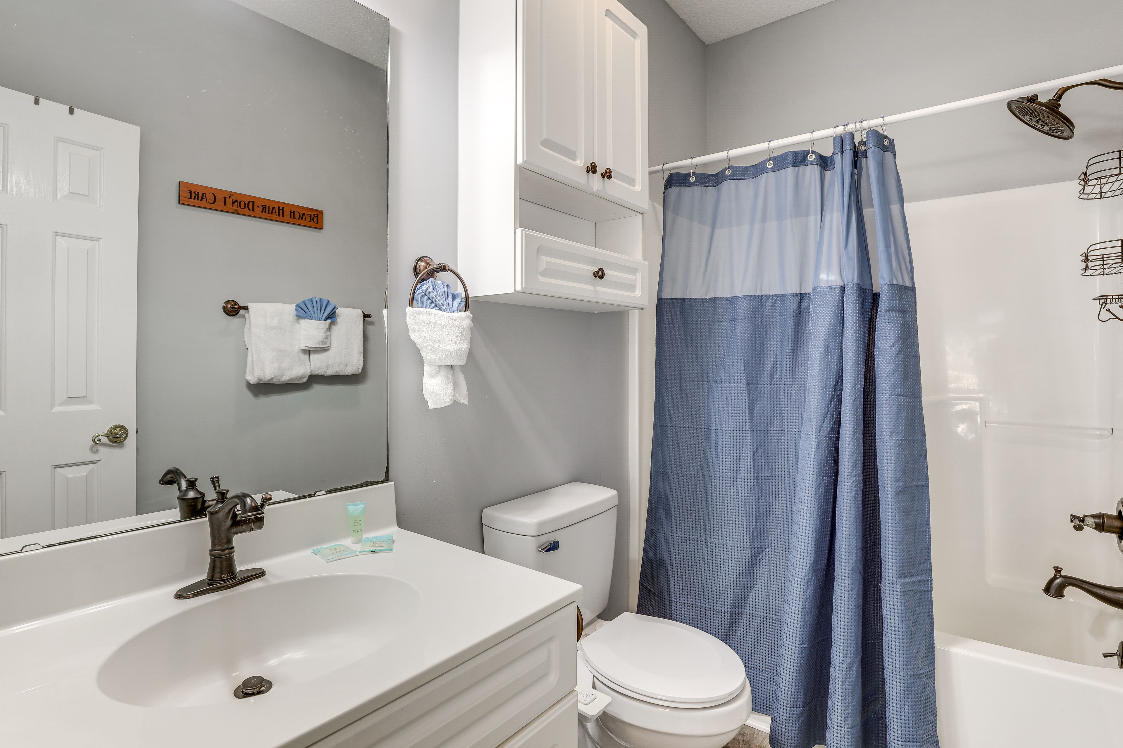 En-Suite Bathroom | Linens & Towels