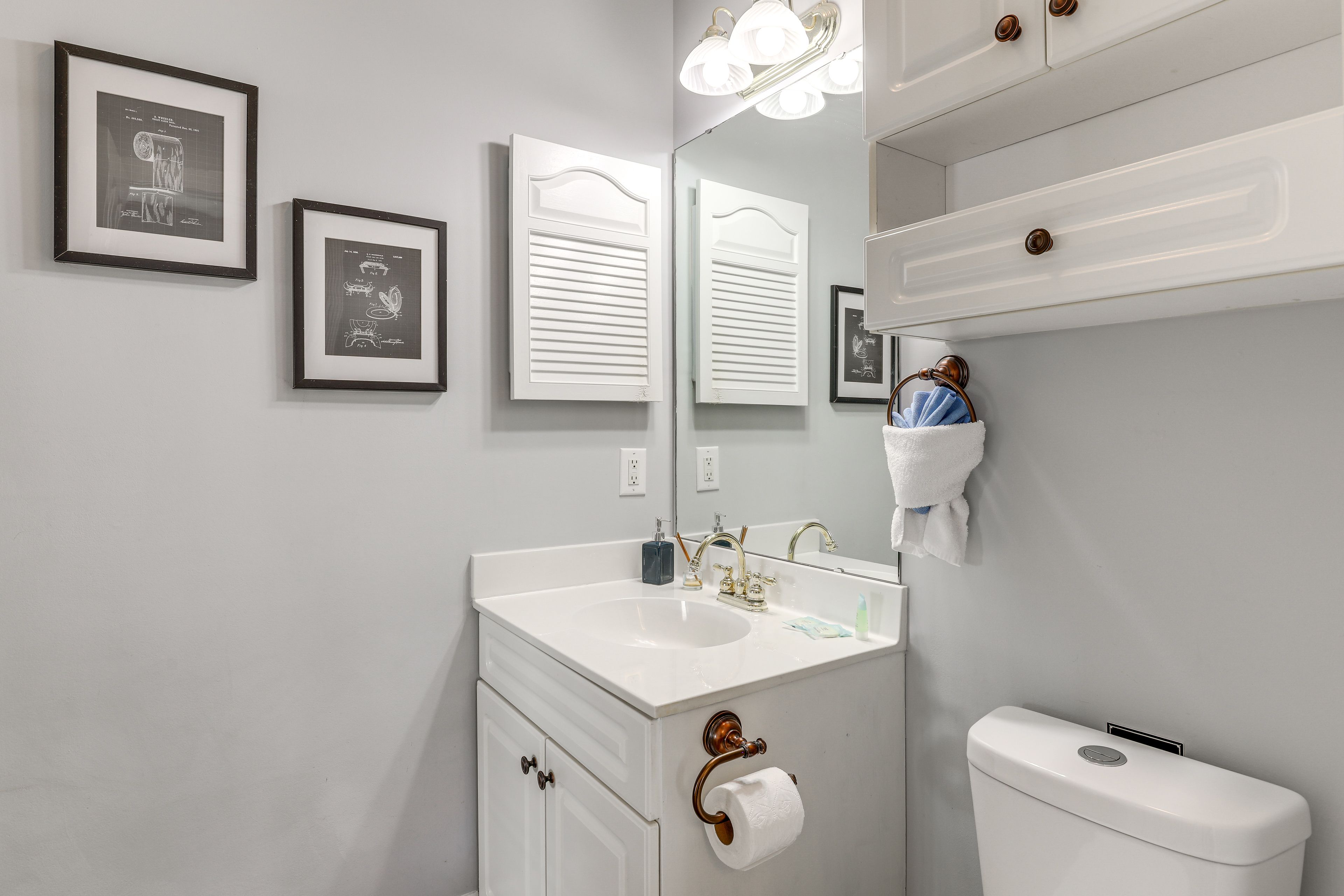 Full Bathroom | Complimentary Toiletries | Hair Dryer