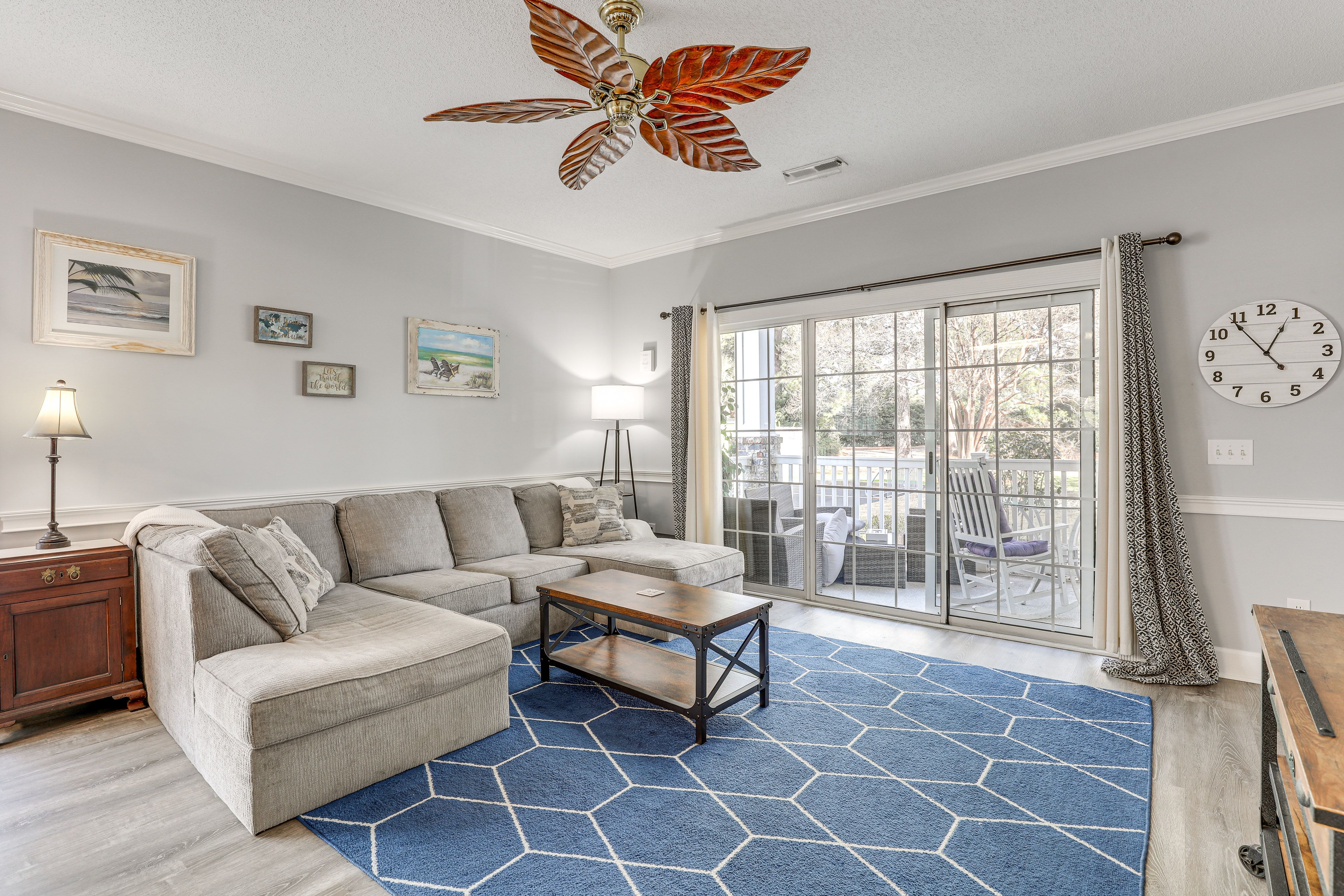 Living Room | Central A/C & Heating | Free WiFi | Smart TV