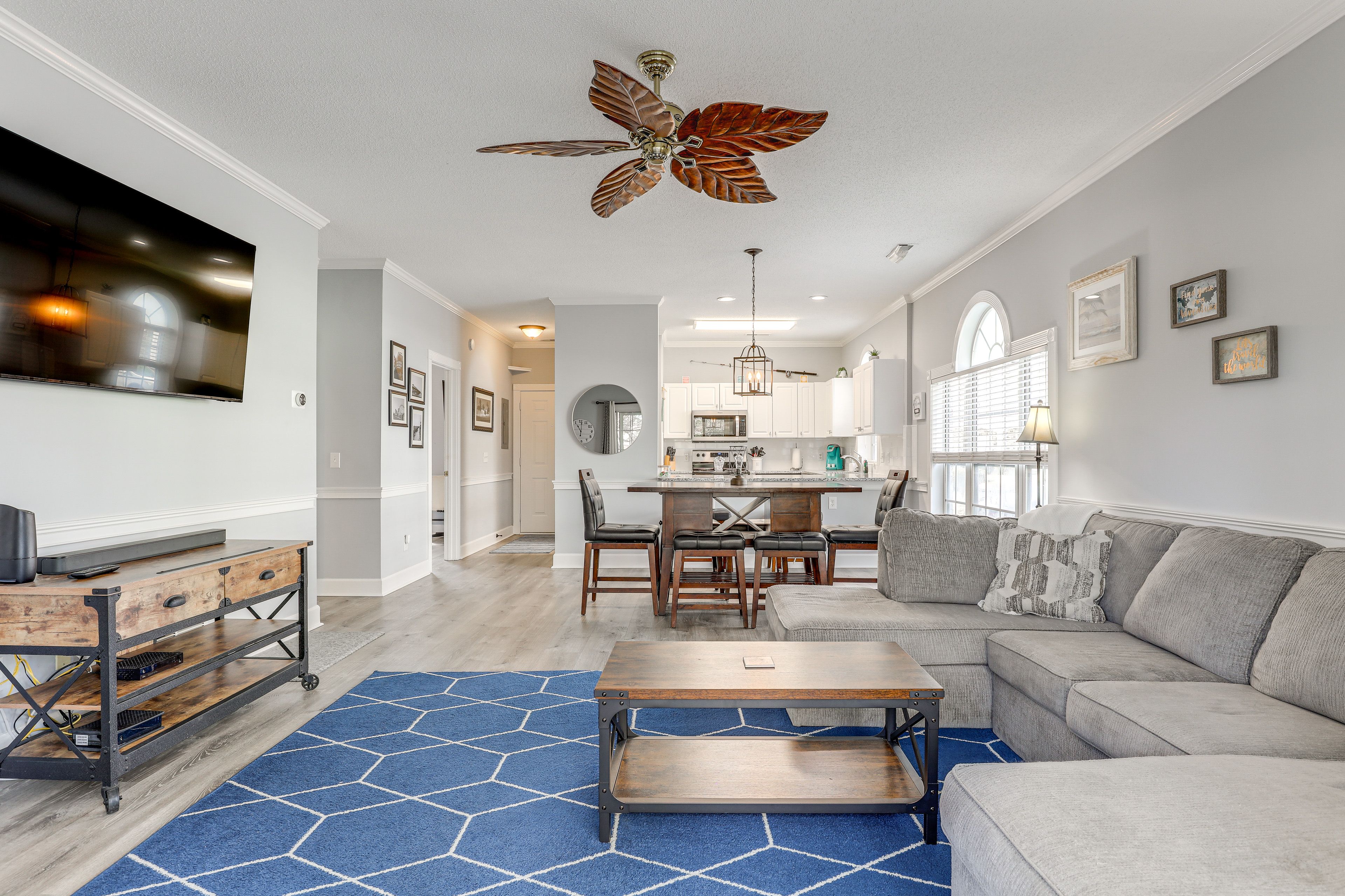 Living Room | Single-Story Condo | 1st-Floor Unit