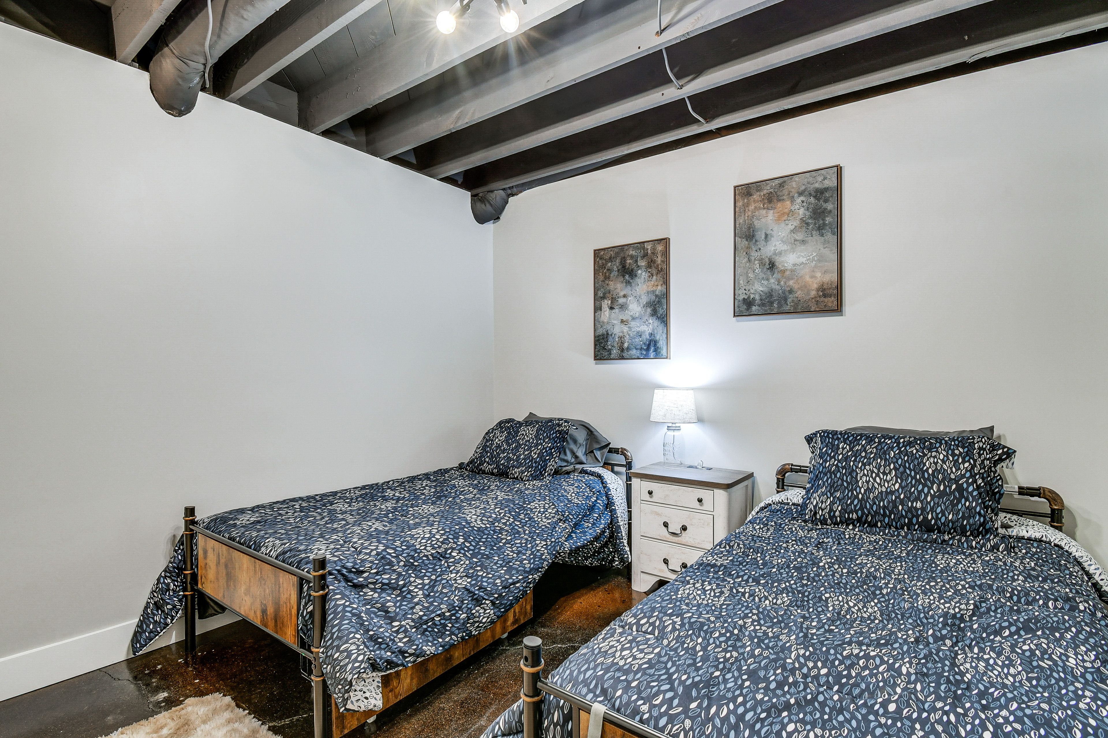 Bedroom 5 | Basement | 2 Twin Beds