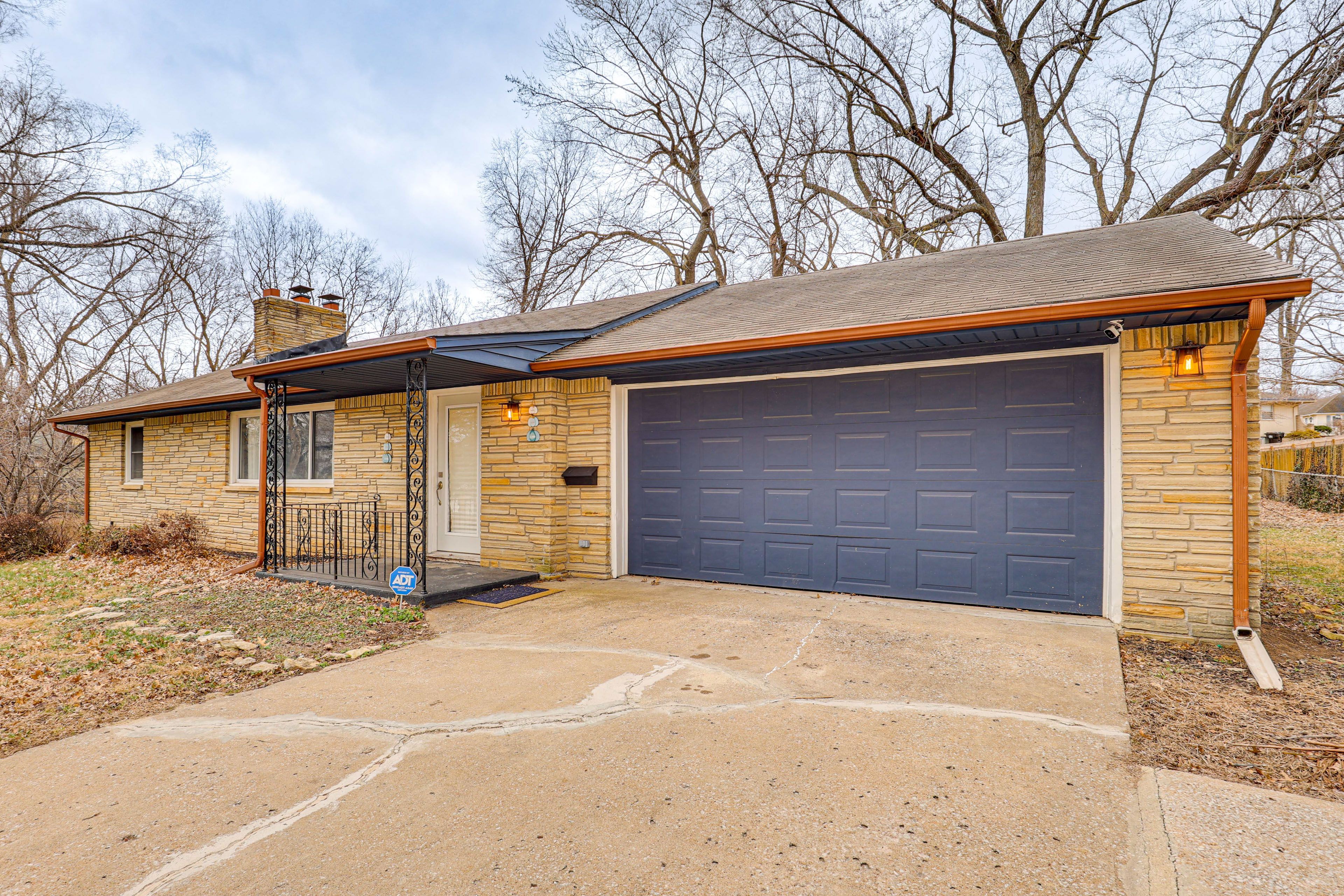 Parking | Driveway (2 Vehicles)