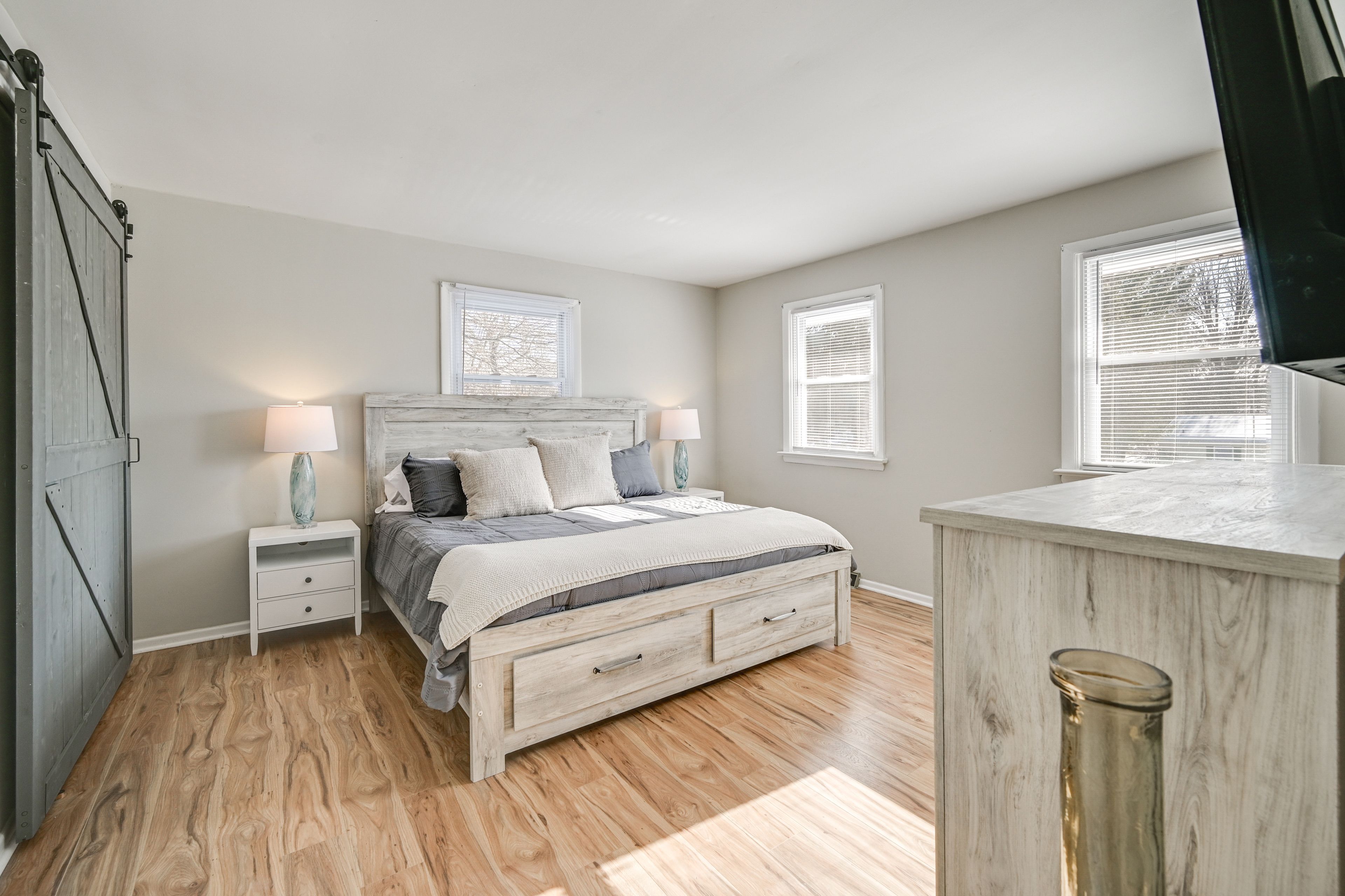 Bedroom 1 | Queen Bed